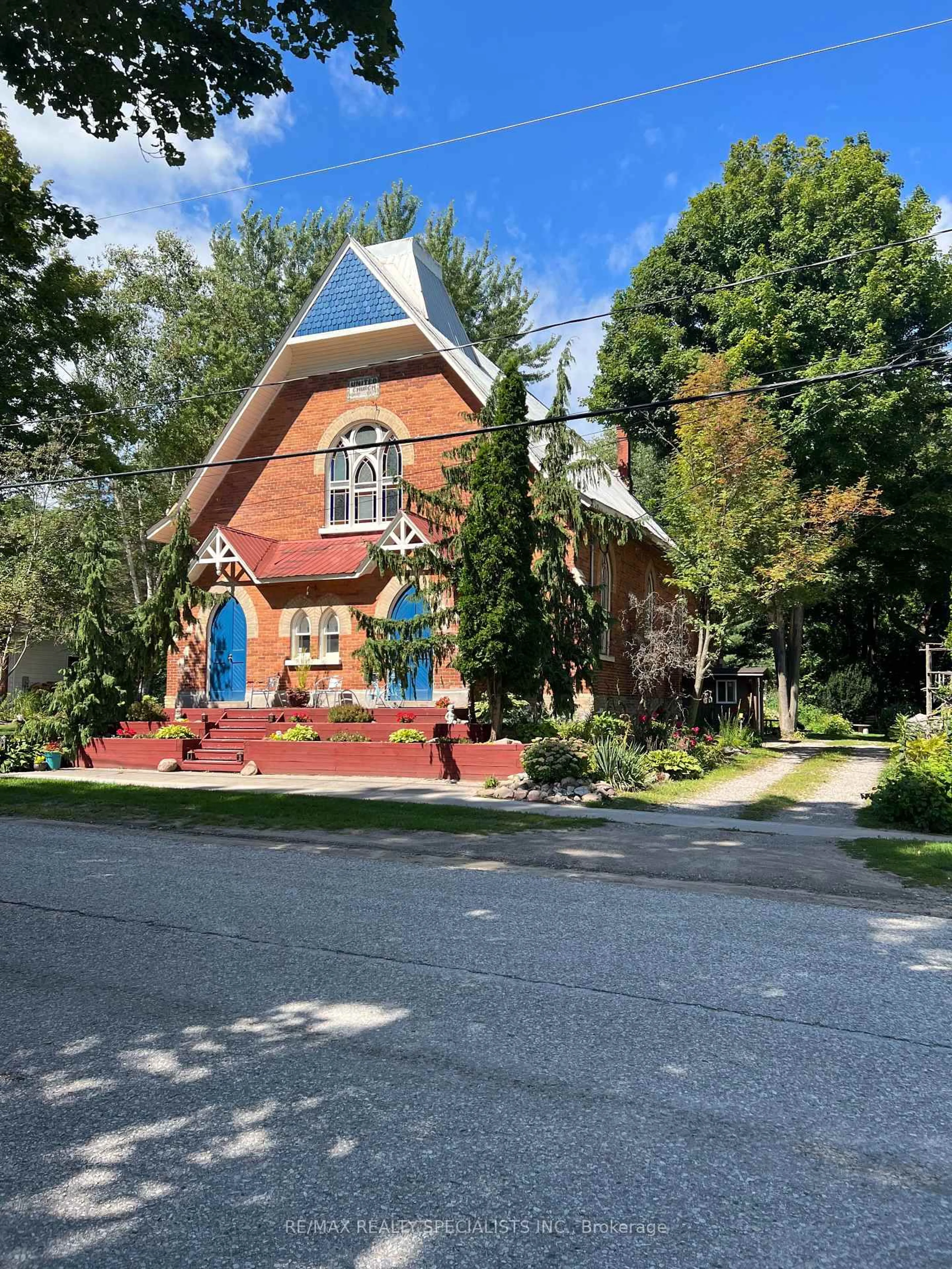 Home with brick exterior material, street for 10 Mill St, Springwater Ontario L0L 1V0