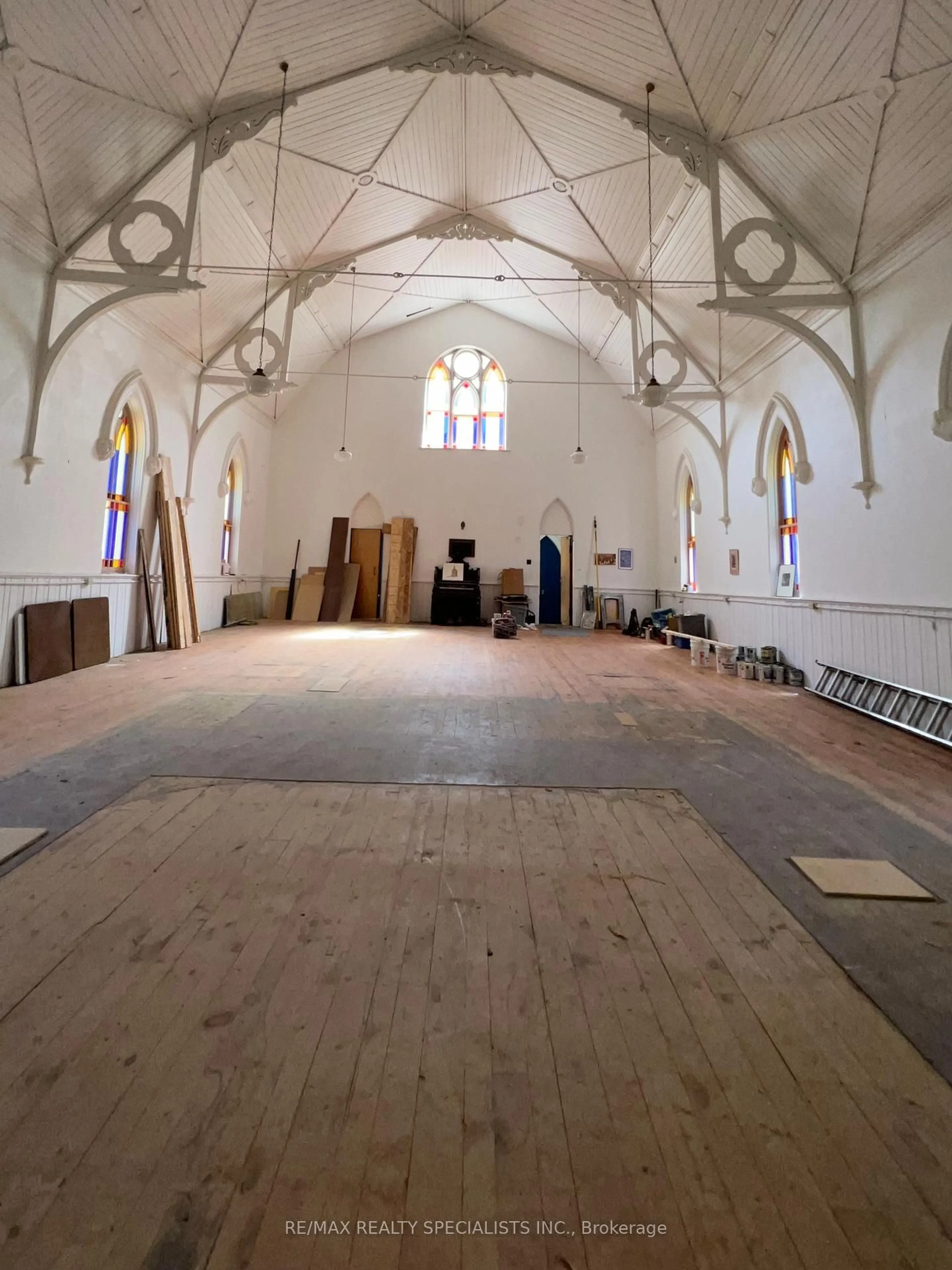 A pic of a room for 10 Mill St, Springwater Ontario L0L 1V0