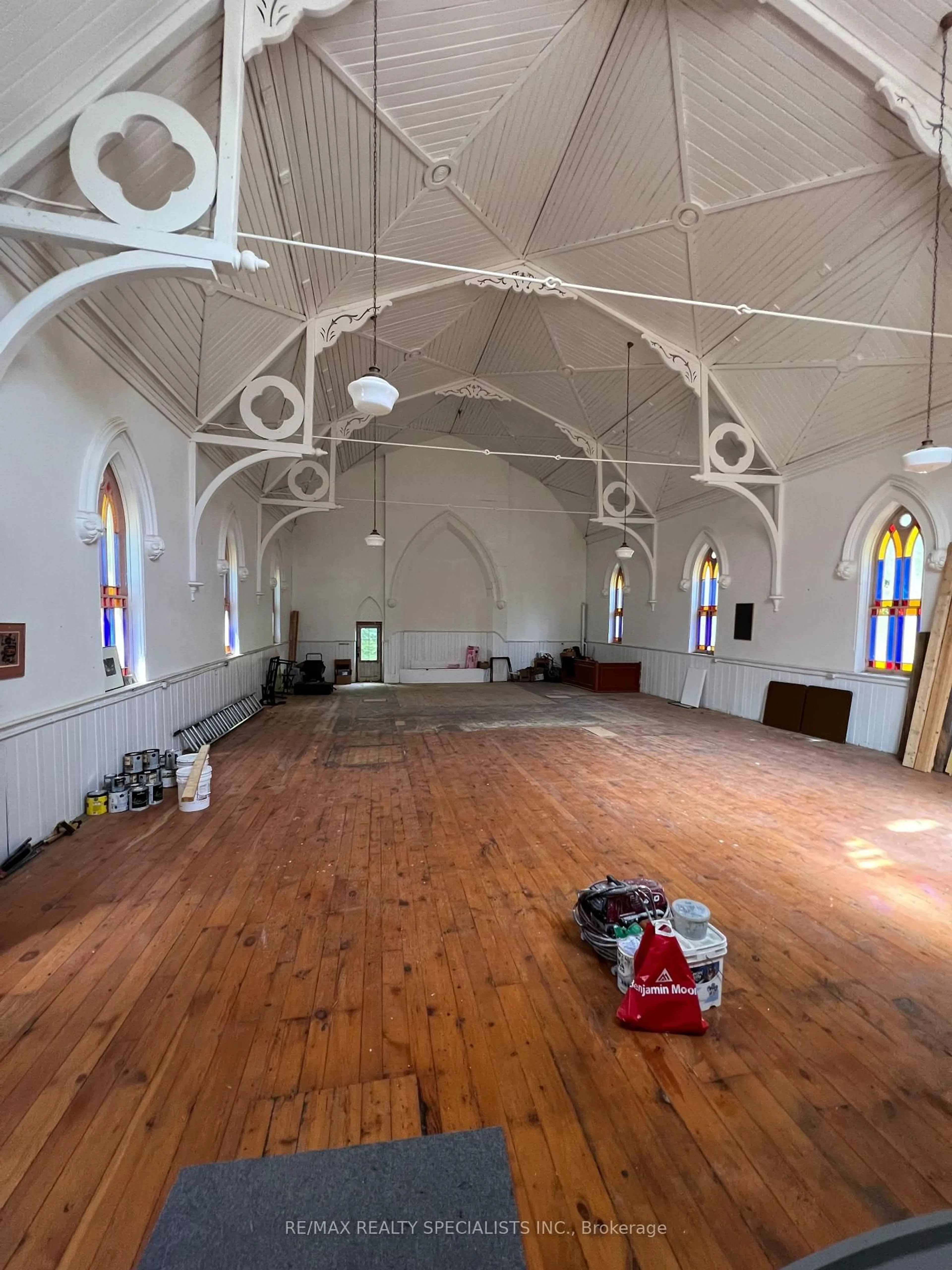 A pic of a room for 10 Mill St, Springwater Ontario L0L 1V0