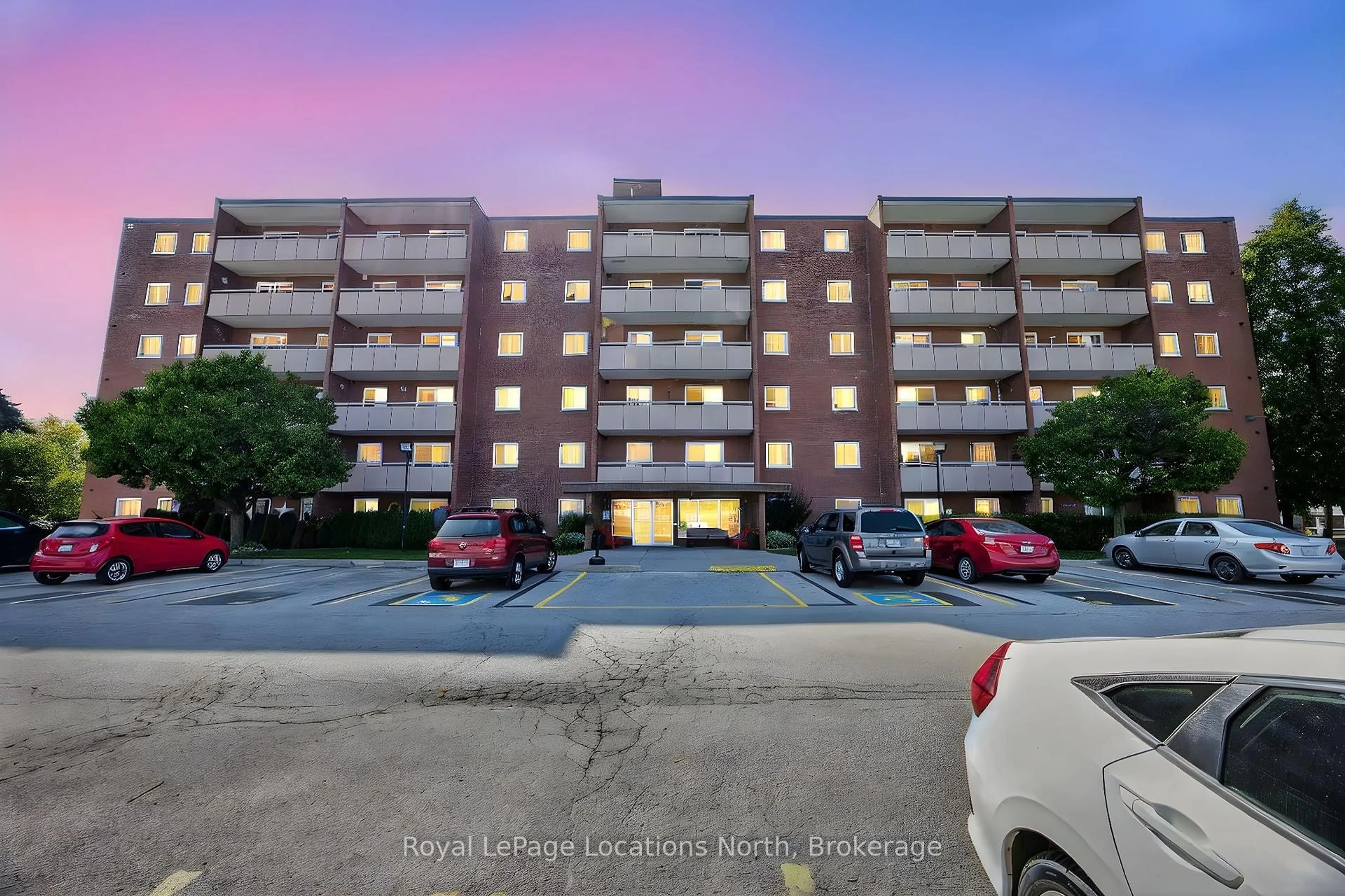A pic from outside/outdoor area/front of a property/back of a property/a pic from drone, unknown for 460 Ontario St #209, Collingwood Ontario L9Y 4E5