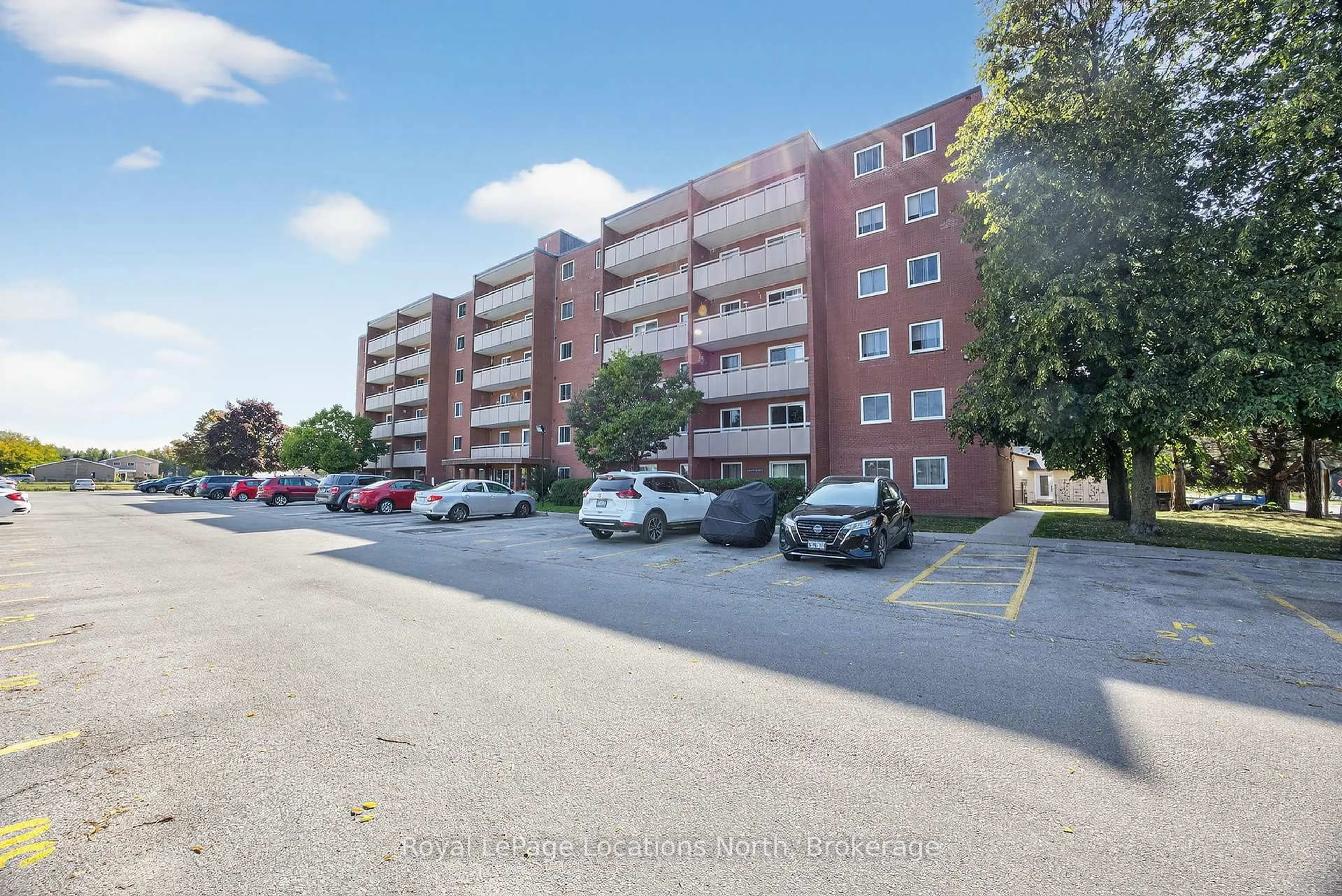 A pic from outside/outdoor area/front of a property/back of a property/a pic from drone, street for 460 Ontario St #209, Collingwood Ontario L9Y 4E5