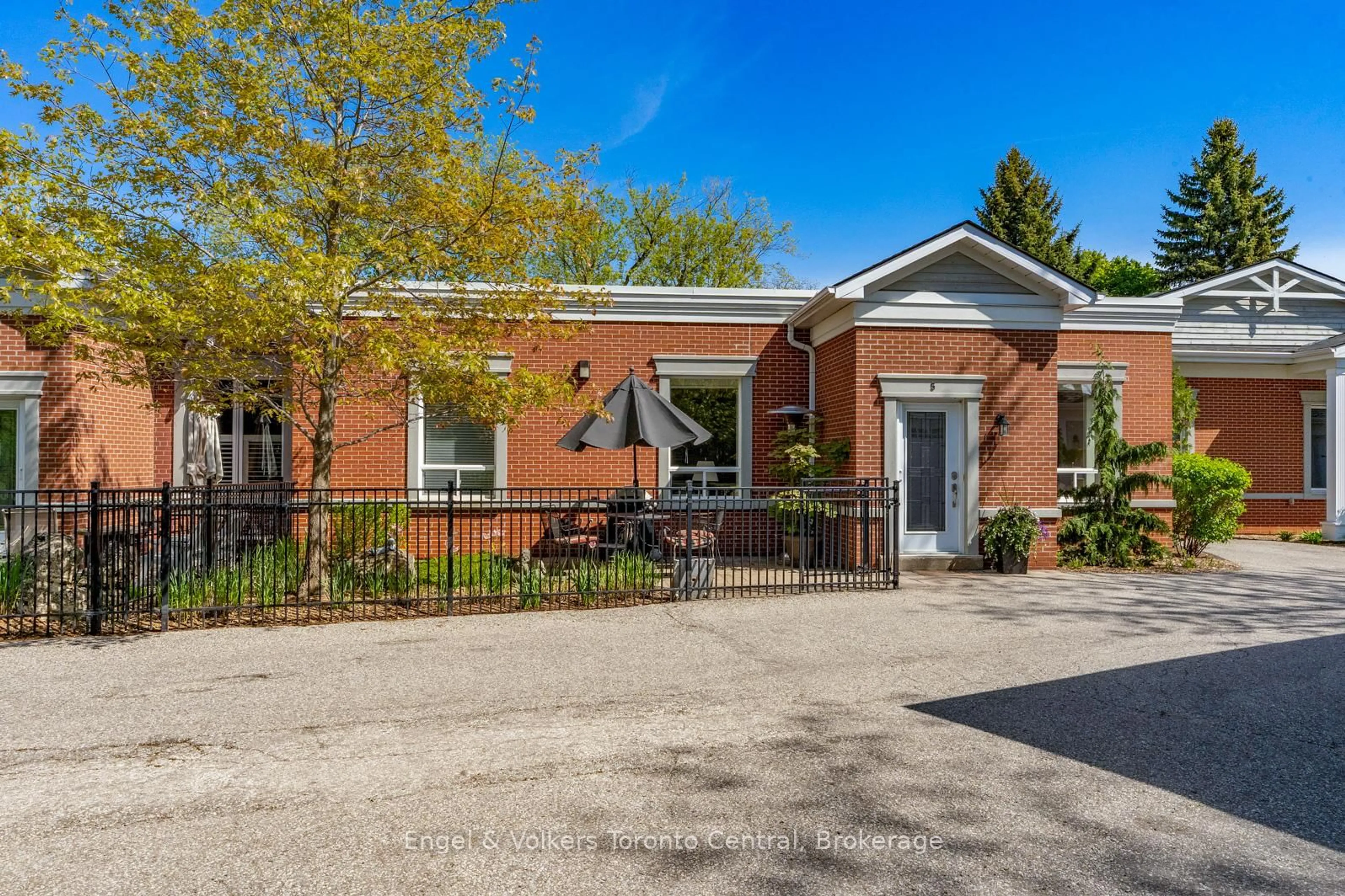 Home with brick exterior material, street for 100 Second St #5, Collingwood Ontario L9Y 1E5