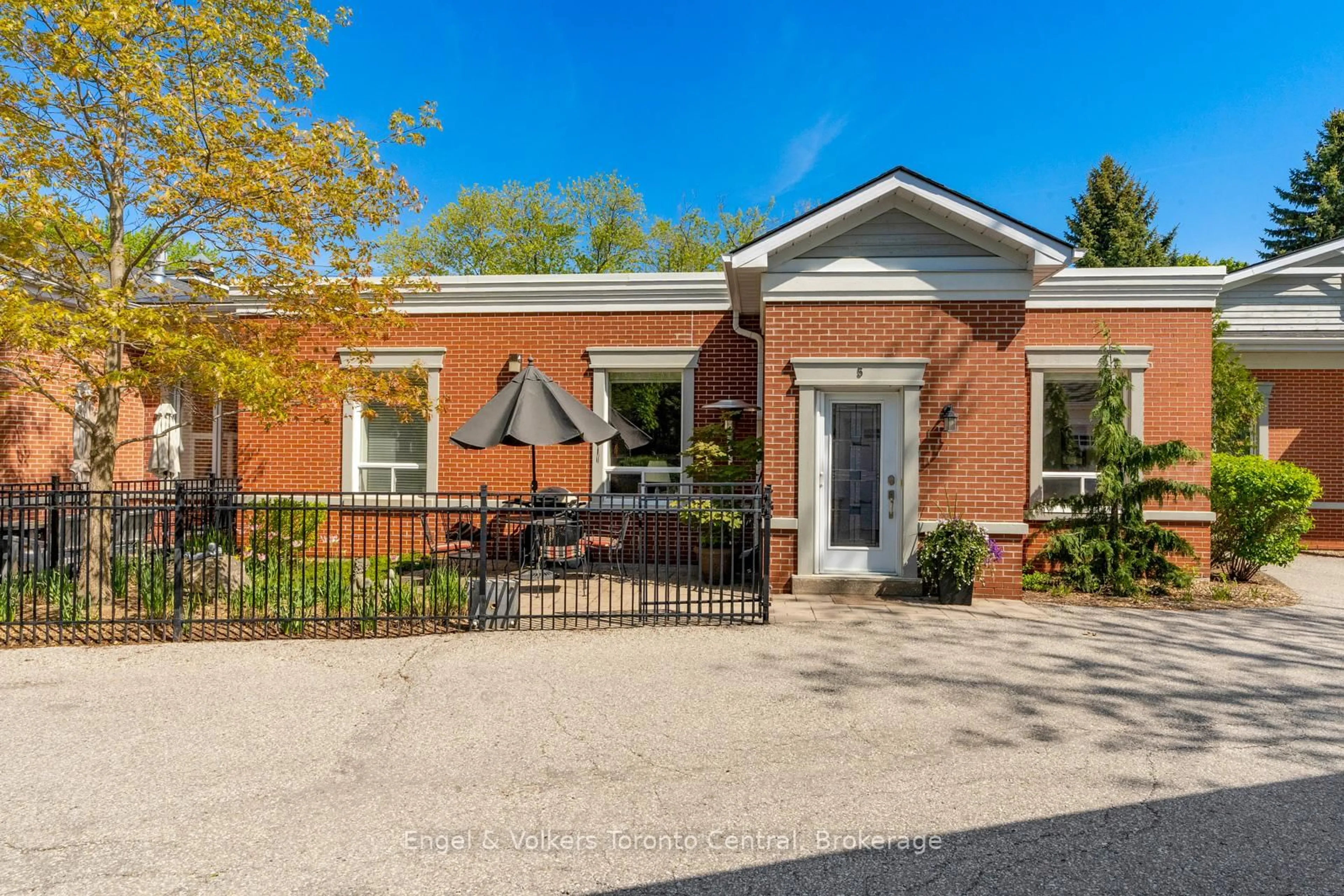 Home with brick exterior material, street for 100 Second St #5, Collingwood Ontario L9Y 1E5