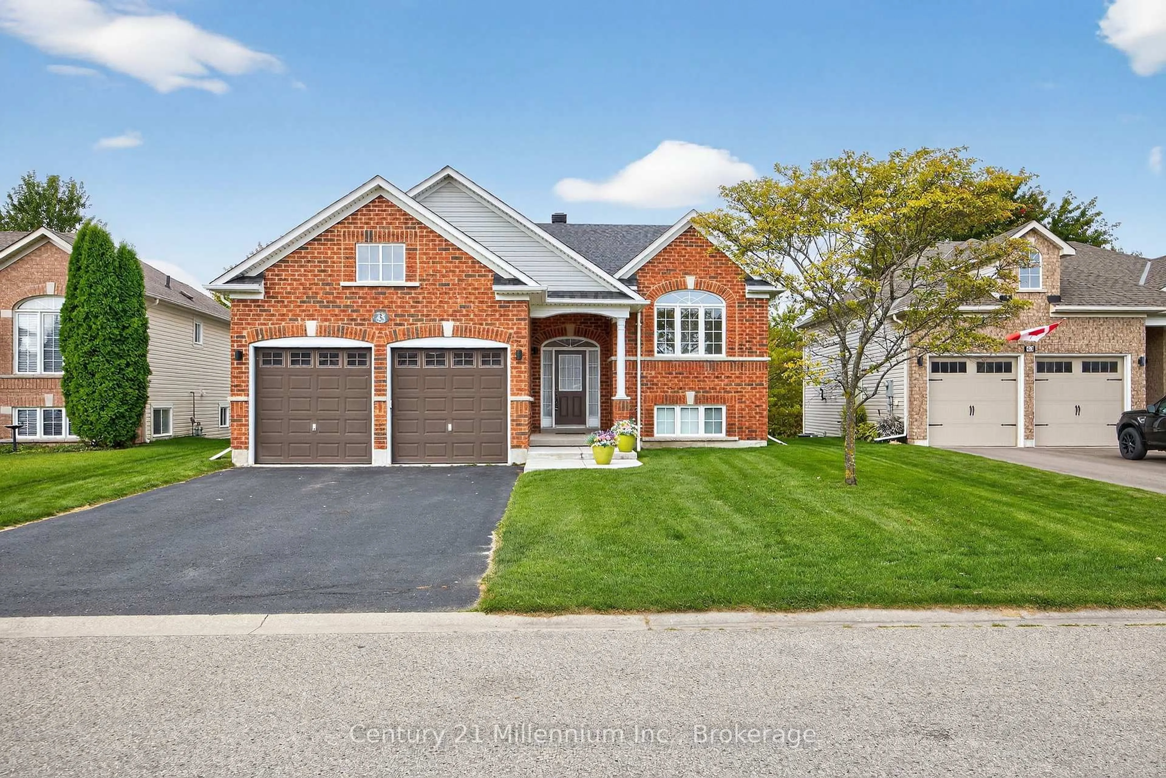 Home with brick exterior material, street for 45 Red Pine Cres, Wasaga Beach Ontario L9Z 3B2