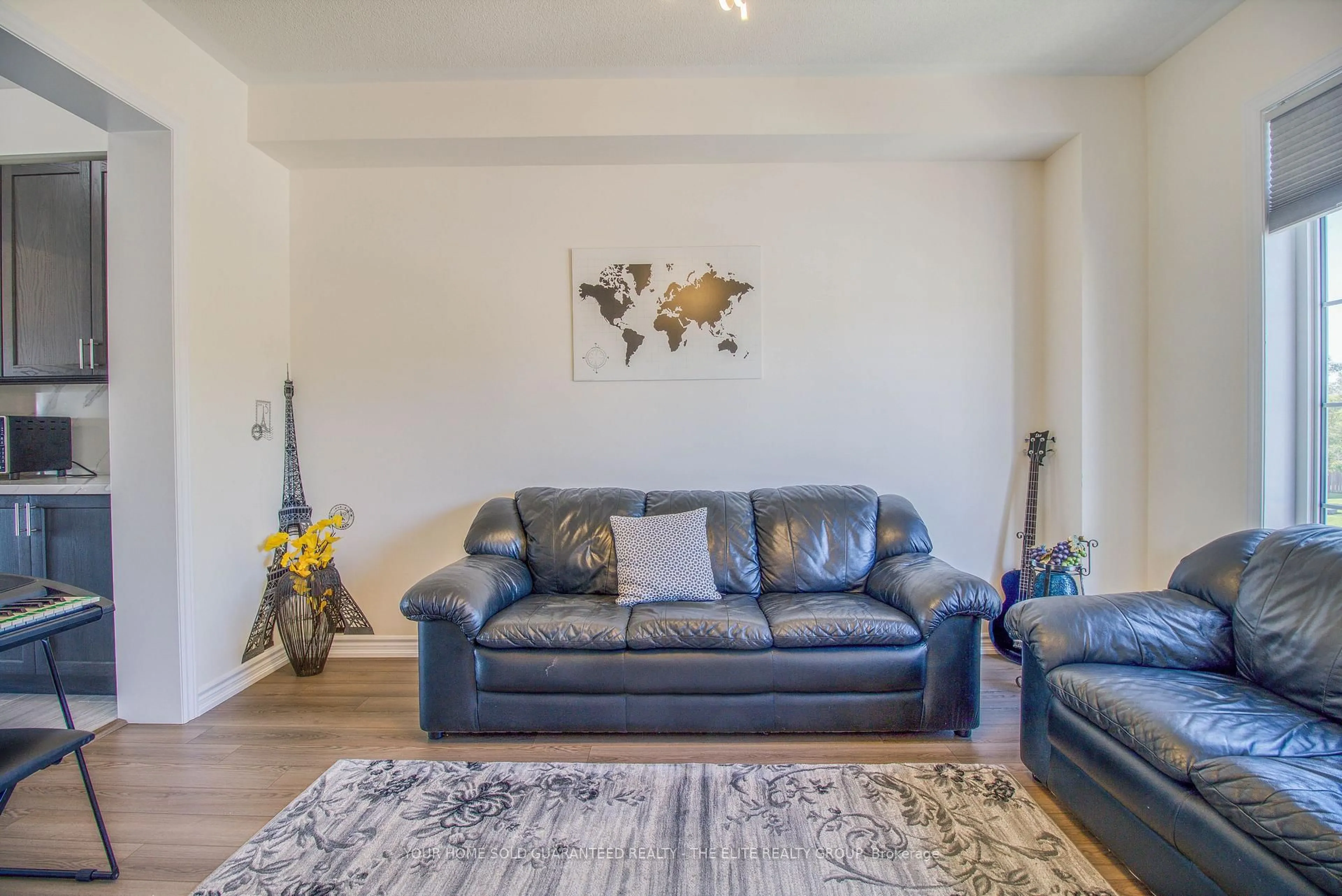Living room with furniture, unknown for 211 Lia Dr, Clearview Ontario L0M 1S0