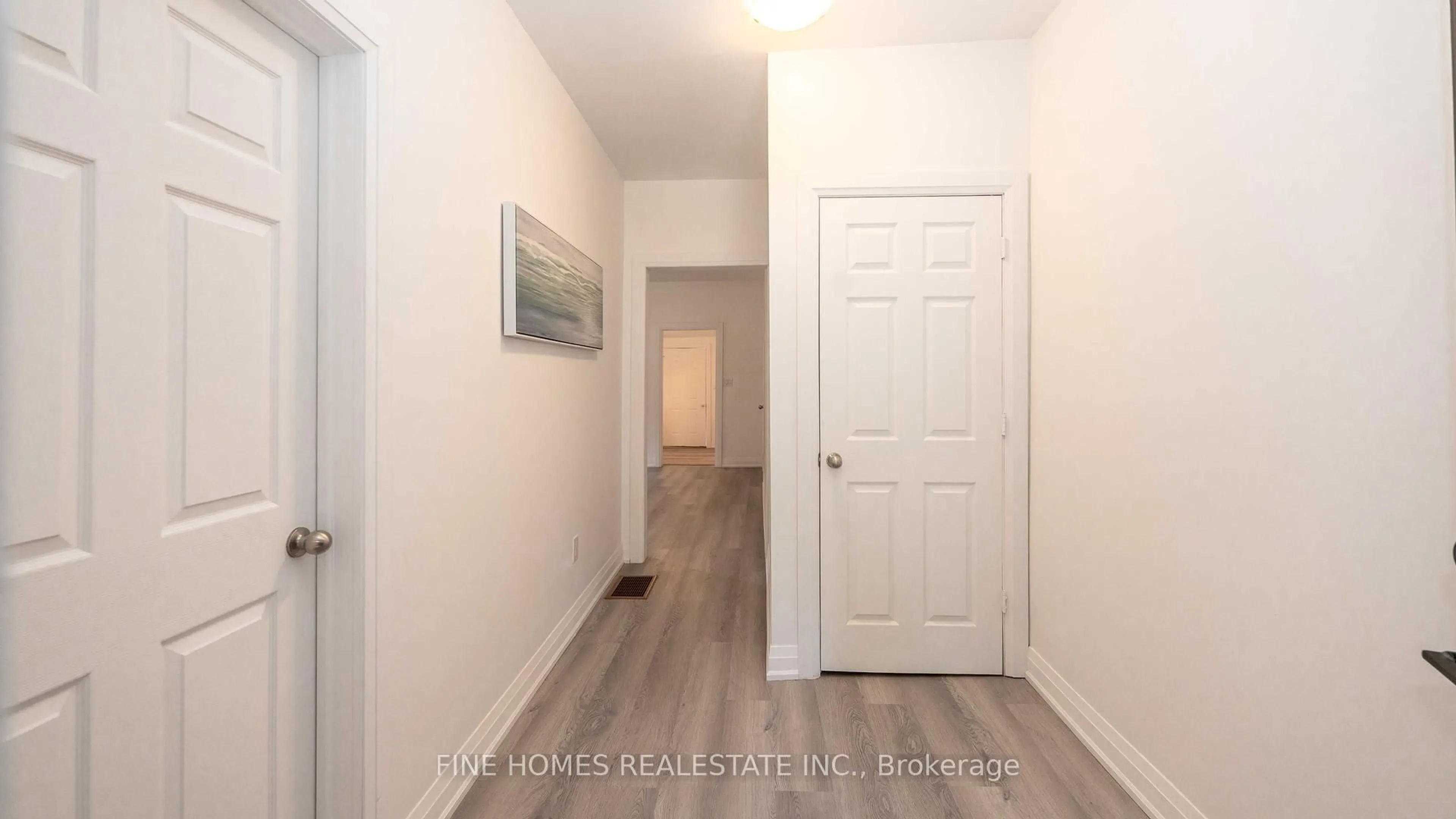Indoor entryway for 119 Albert St, Orillia Ontario L3V 5L1