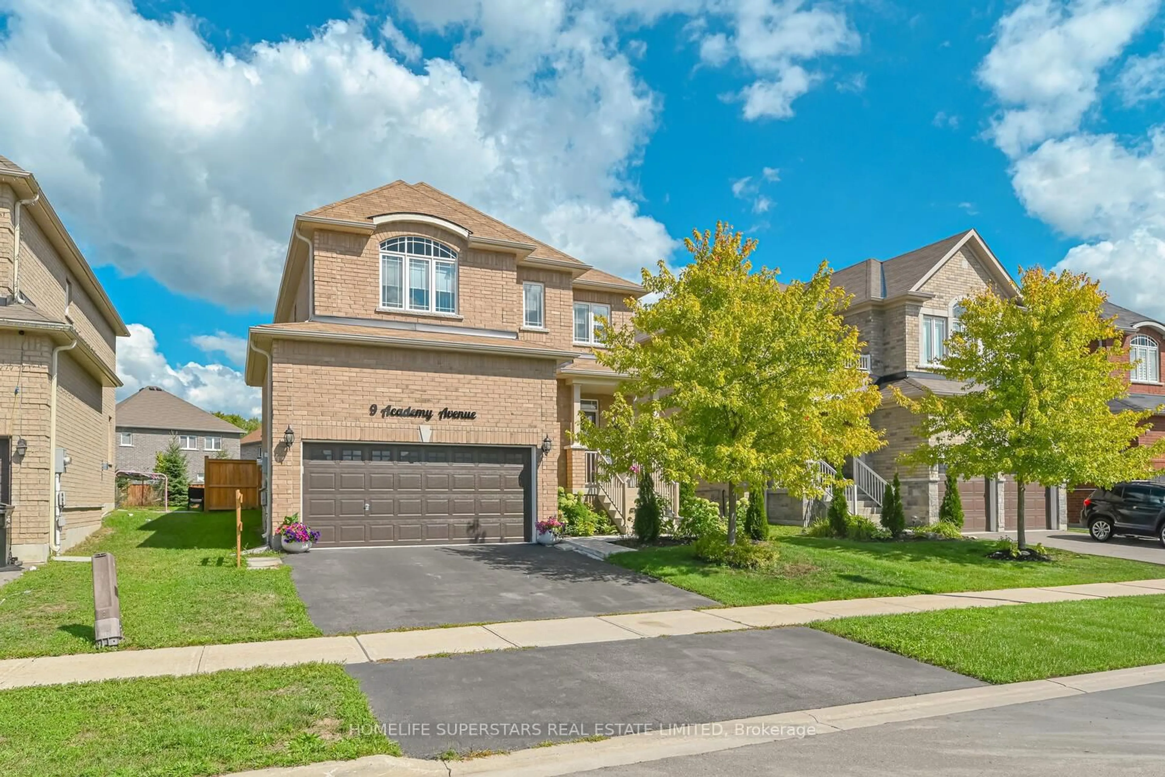 Home with brick exterior material, street for 9 Academy Ave, Wasaga Beach Ontario L9Z 1J4
