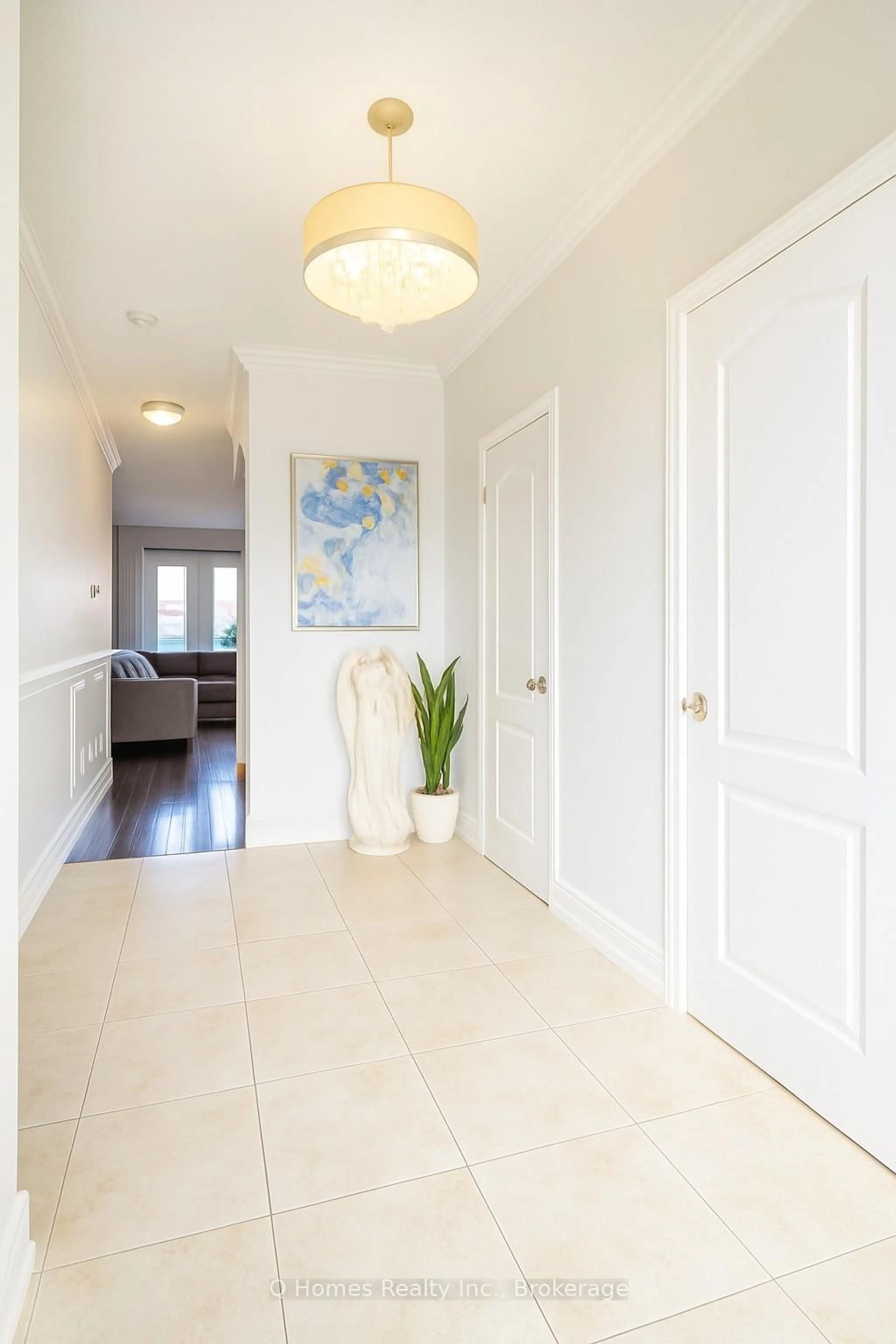 Indoor entryway for 33 Graihawk Dr, Barrie Ontario L4N 6G7