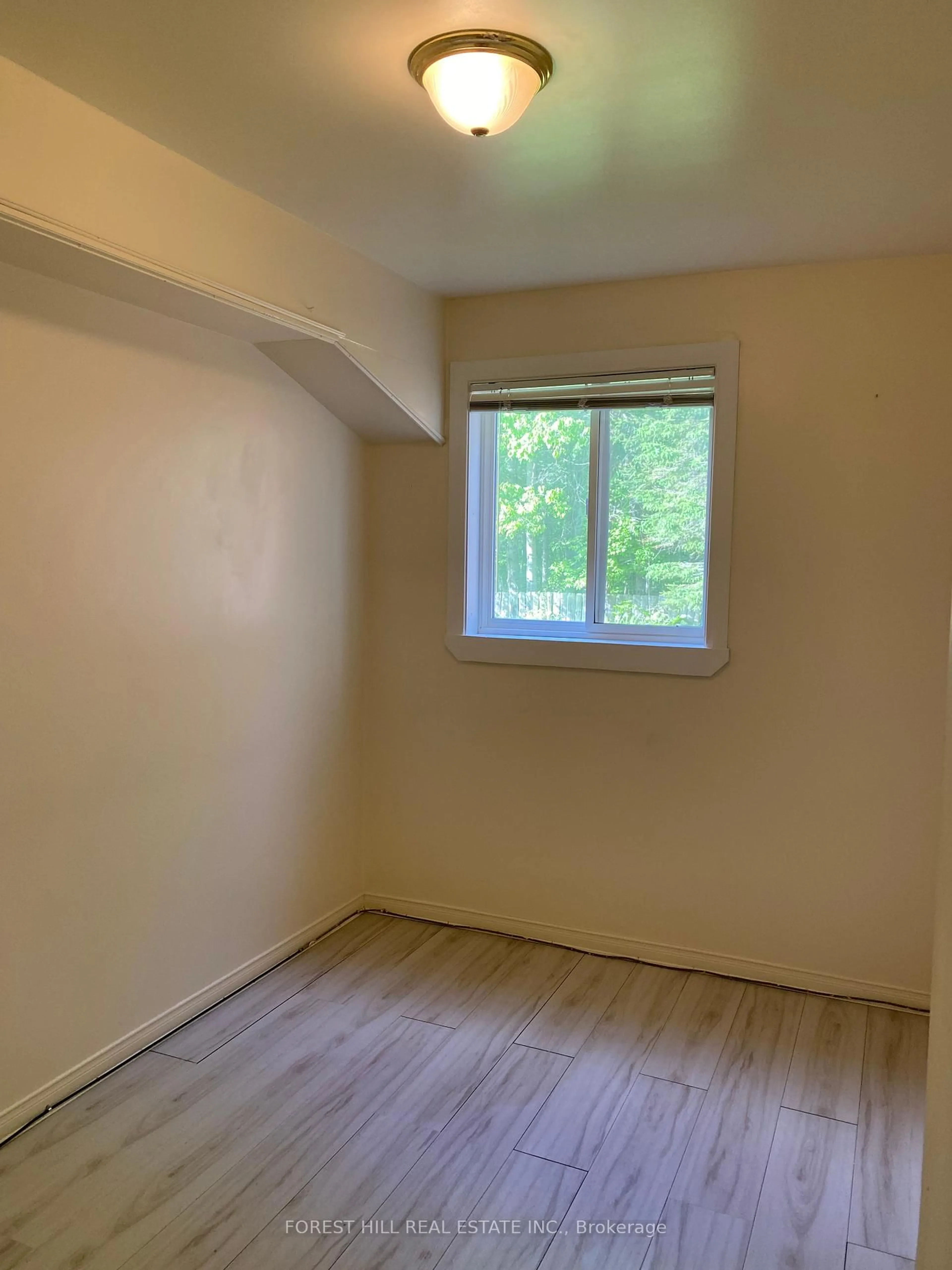 A pic of a room for 590 Lafontaine Rd, Tiny Ontario L9M 0S4