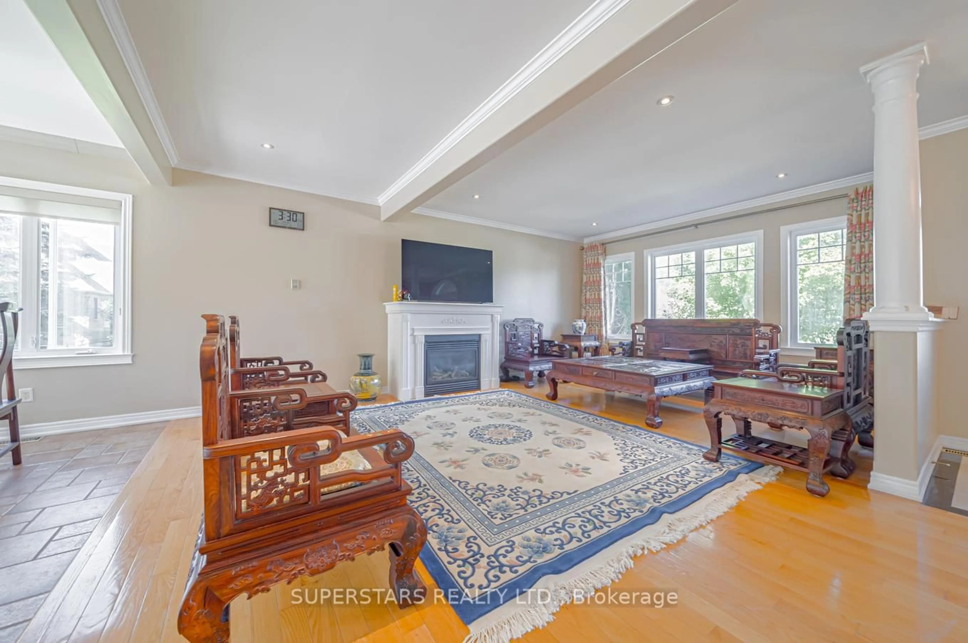 Living room with furniture, unknown for 36 Red Oak Cres, Oro-Medonte Ontario L0L 2L0