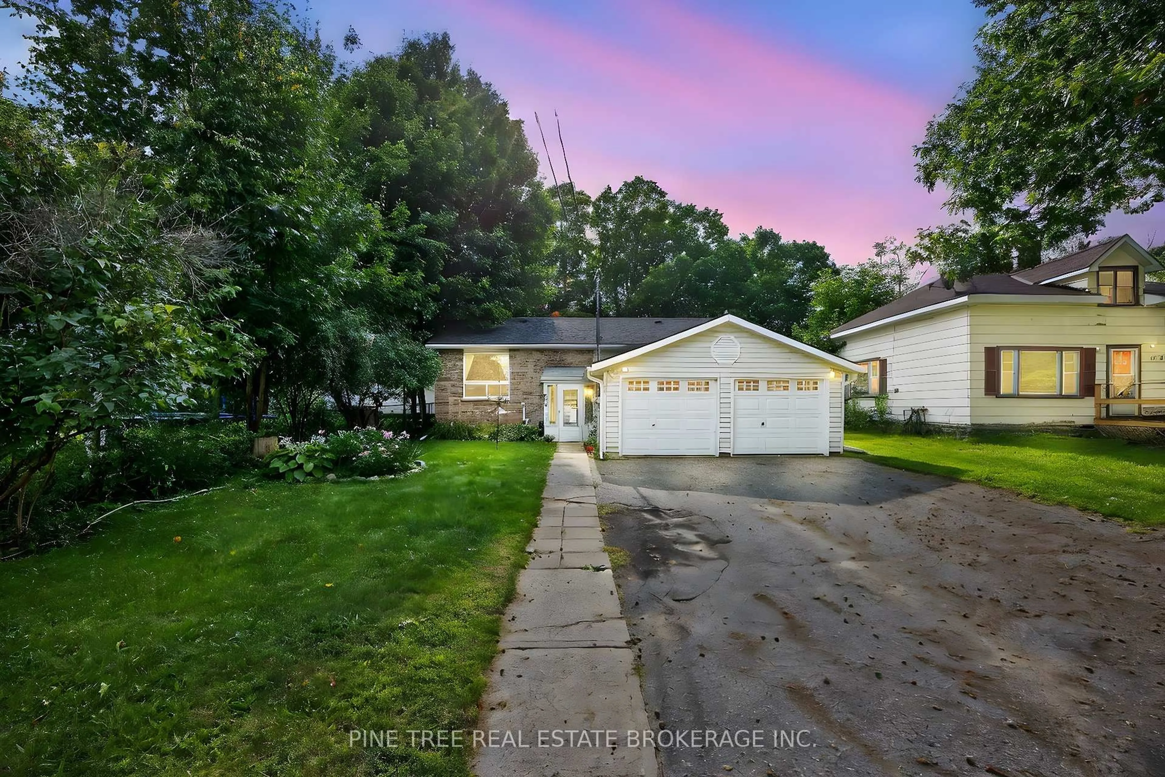 A pic from outside/outdoor area/front of a property/back of a property/a pic from drone, street for 228 Cavana St, Midland Ontario L4R 4C1