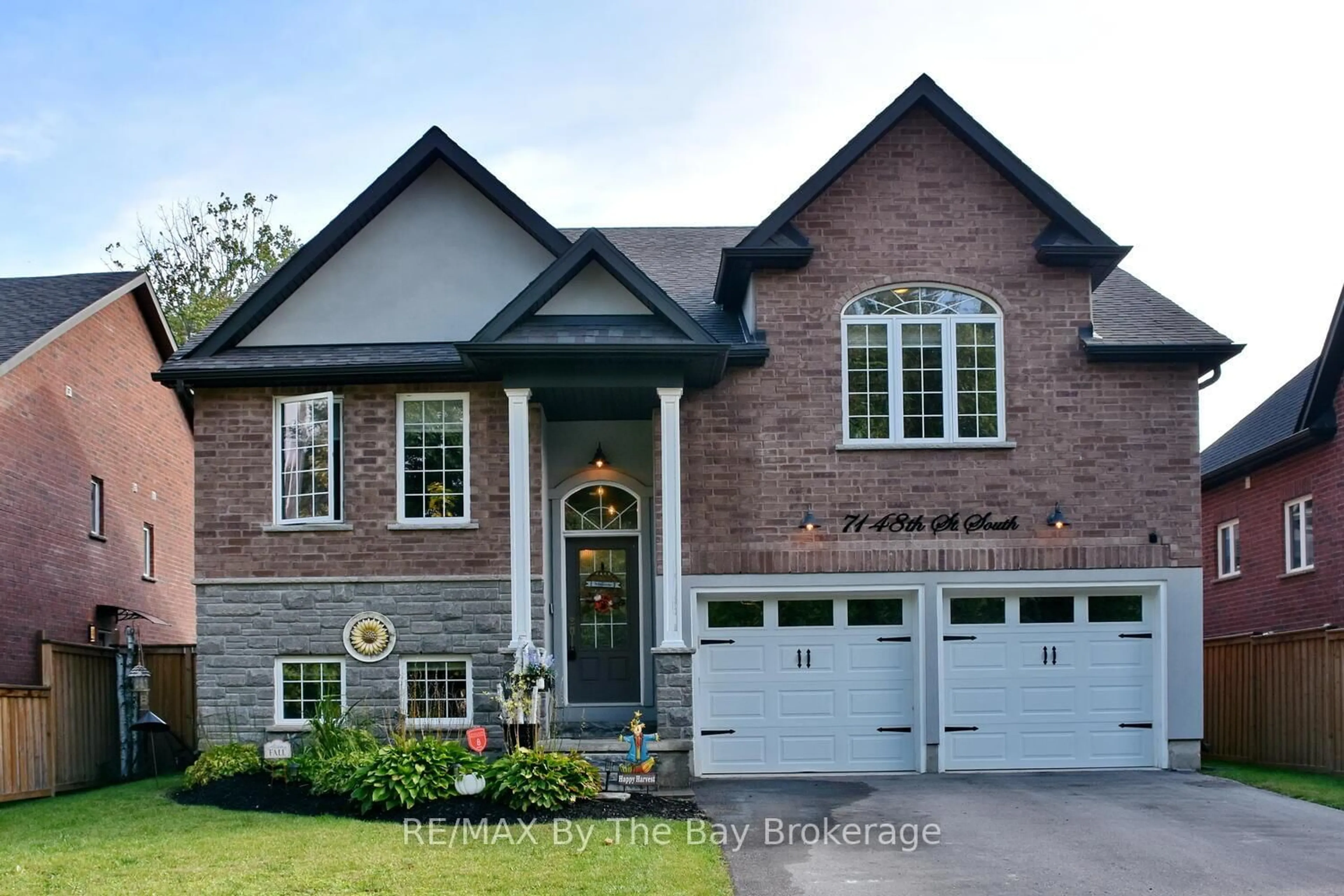 Home with brick exterior material, street for 71 48th St, Wasaga Beach Ontario L9Z 2Z8