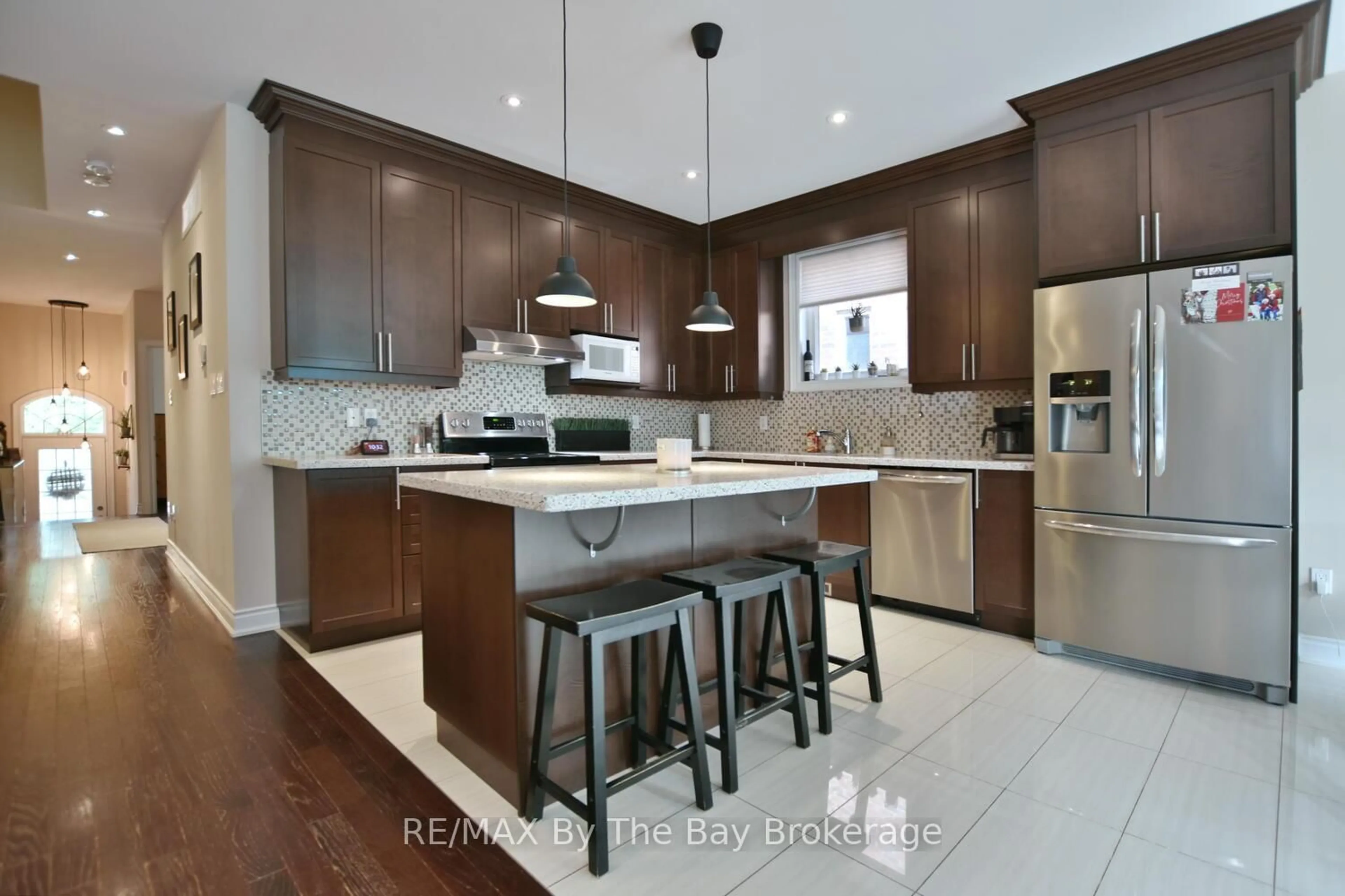 Contemporary kitchen, ceramic/tile floor for 71 48th St, Wasaga Beach Ontario L9Z 2Z8