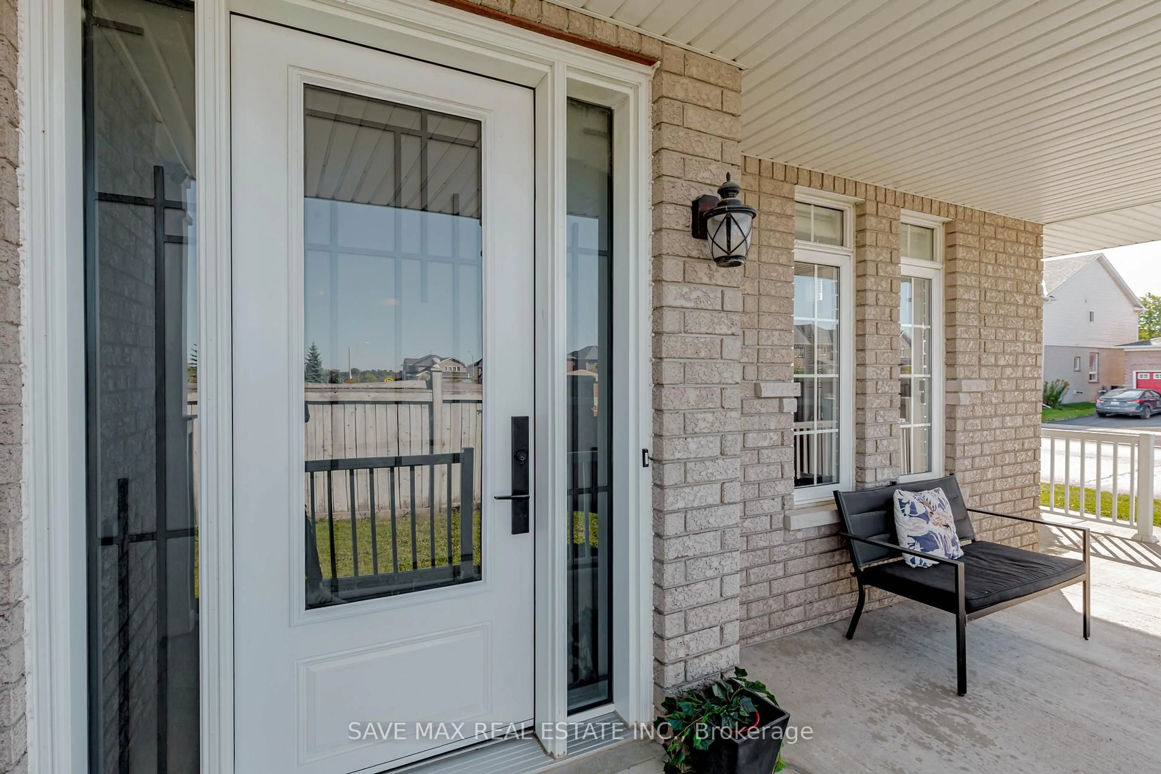 Indoor entryway for 135 Prince William Way, Barrie Ontario L4M 7H6