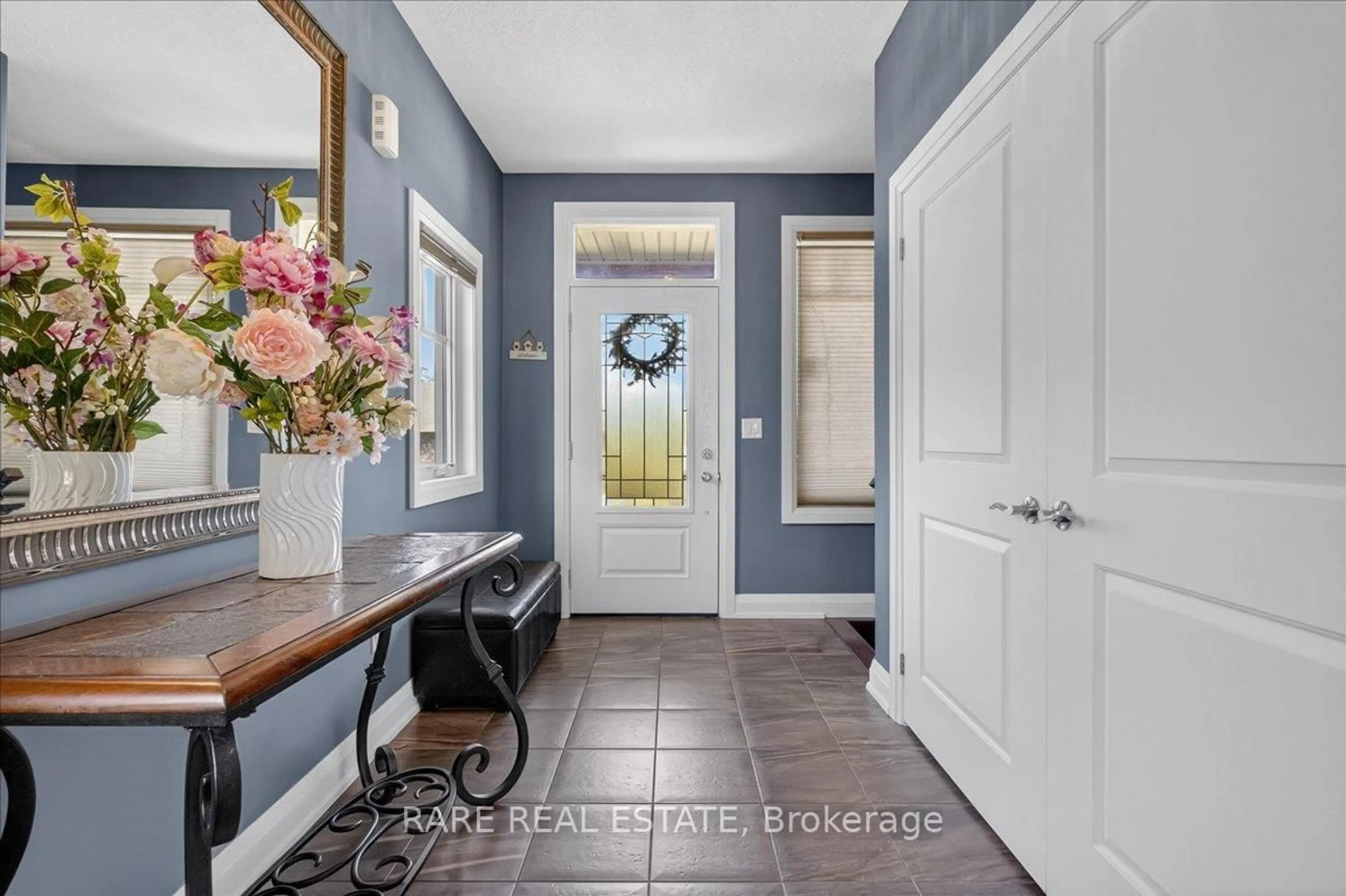 Indoor entryway for 78 Landscape Dr, Oro-Medonte Ontario L0L 2L0