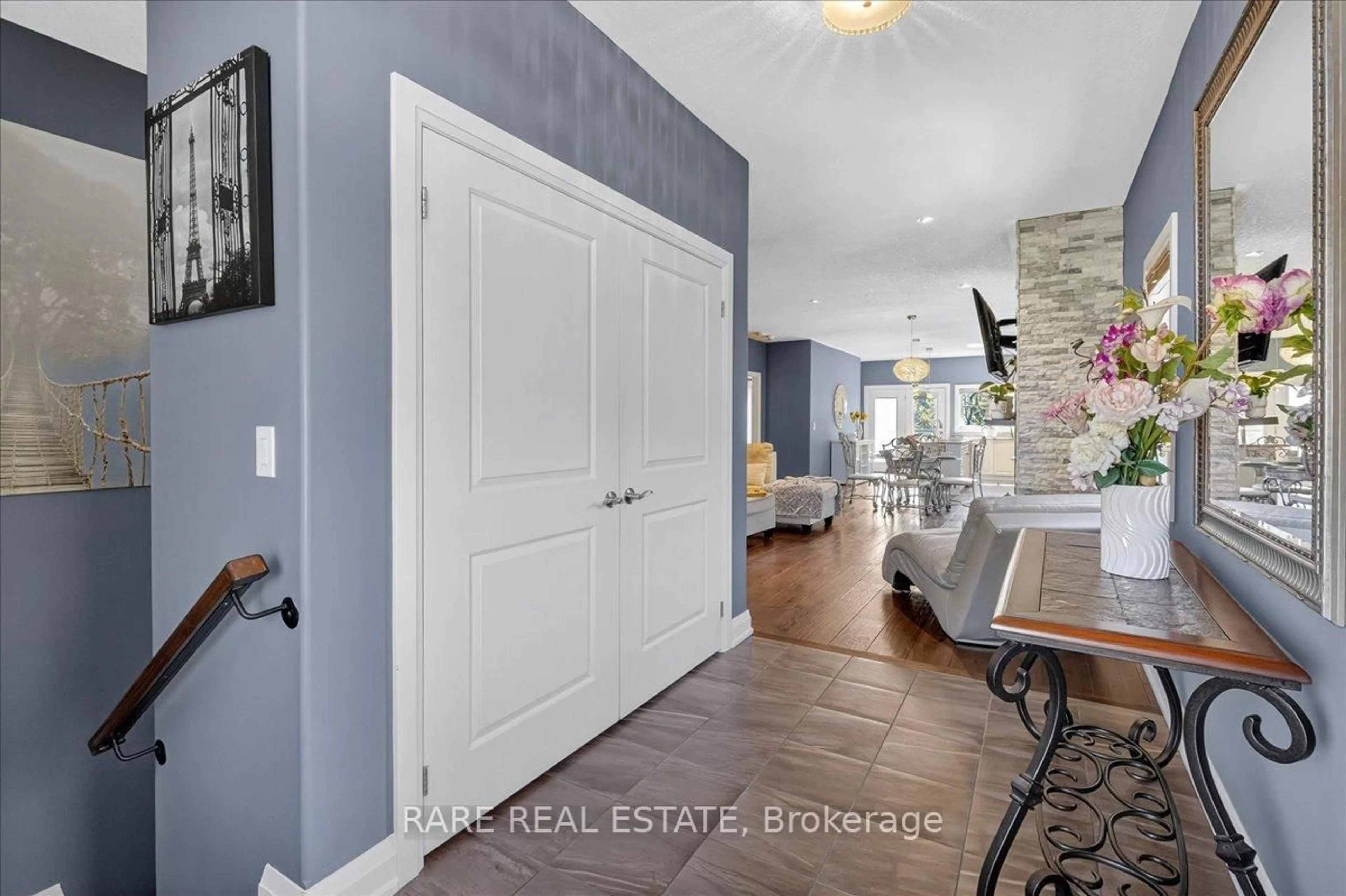 Indoor entryway for 78 Landscape Dr, Oro-Medonte Ontario L0L 2L0