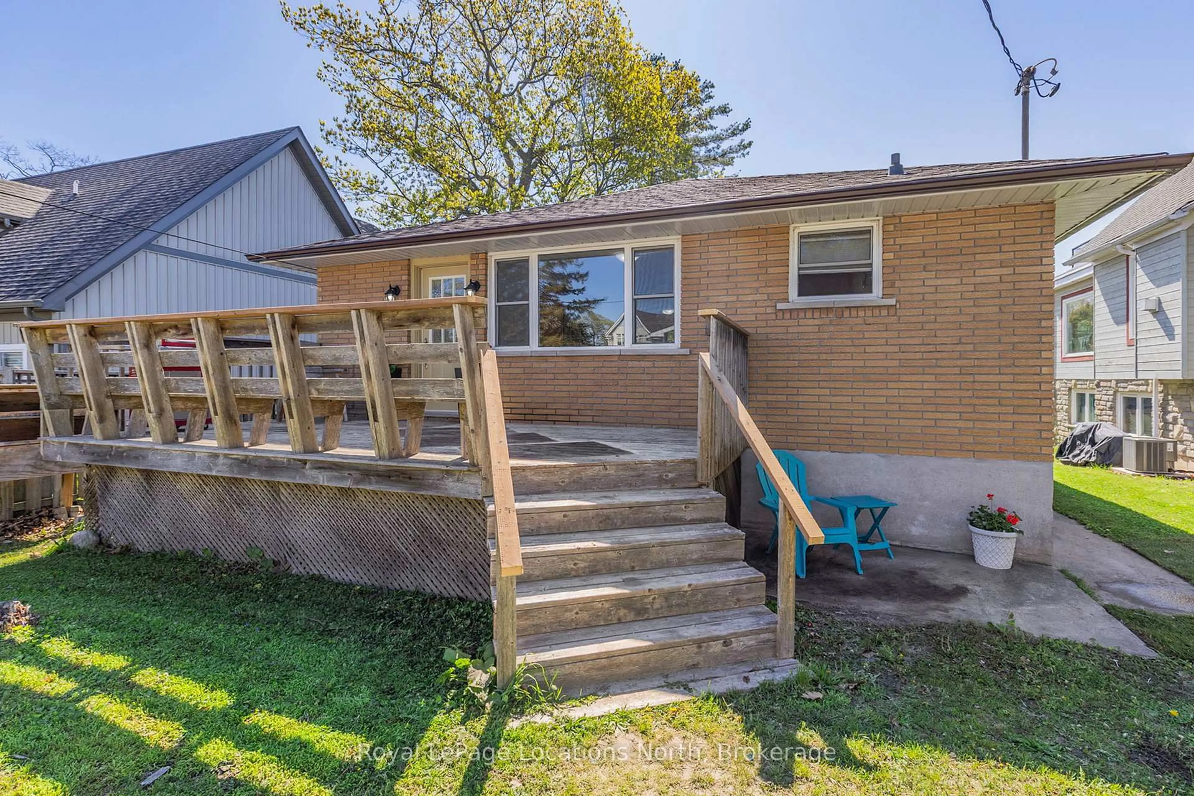 Patio, street for 971 Mosley St, Wasaga Beach Ontario L9Z 2G9