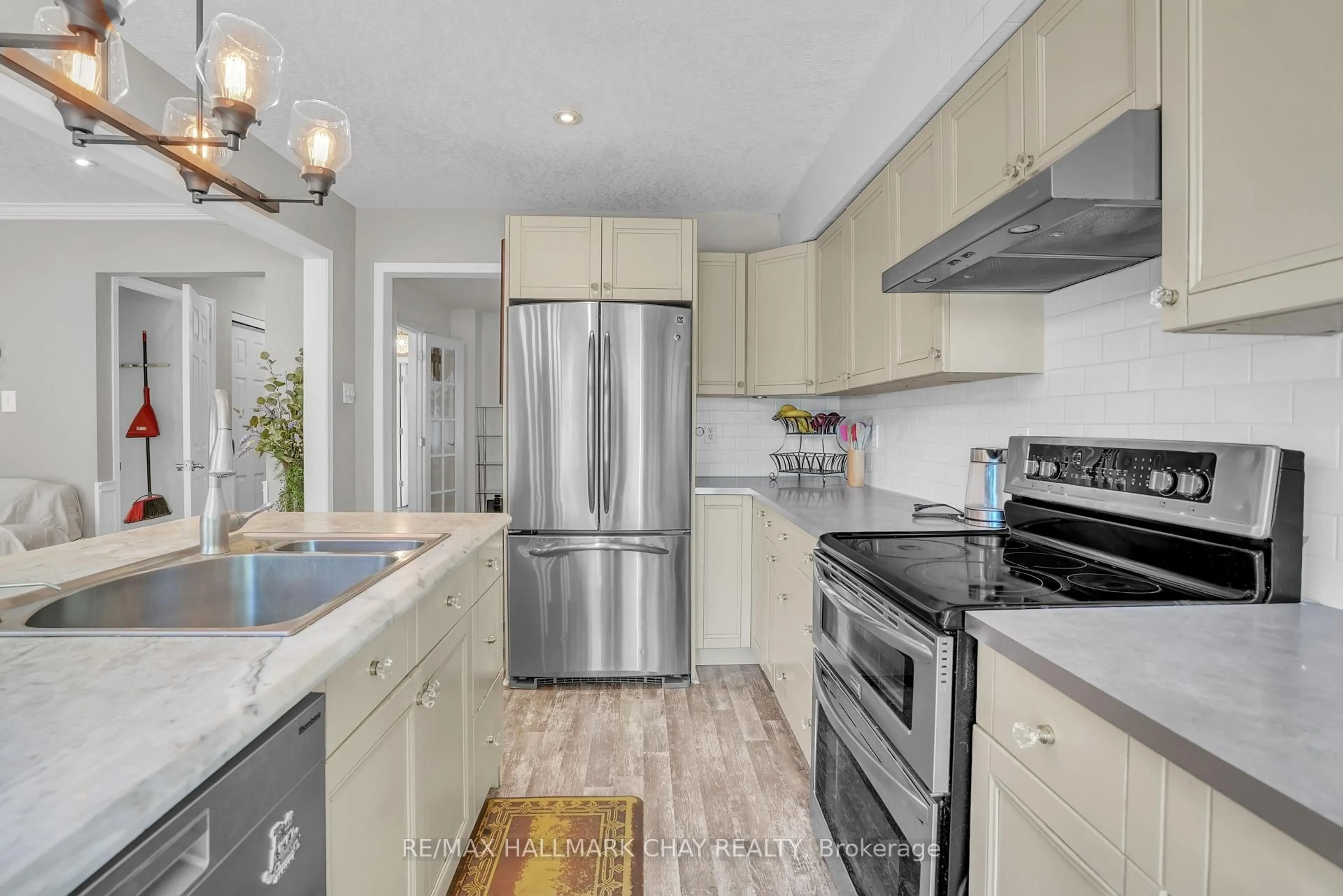 Open concept kitchen, unknown for 30 Rosenfeld Dr, Barrie Ontario L4M 5X2