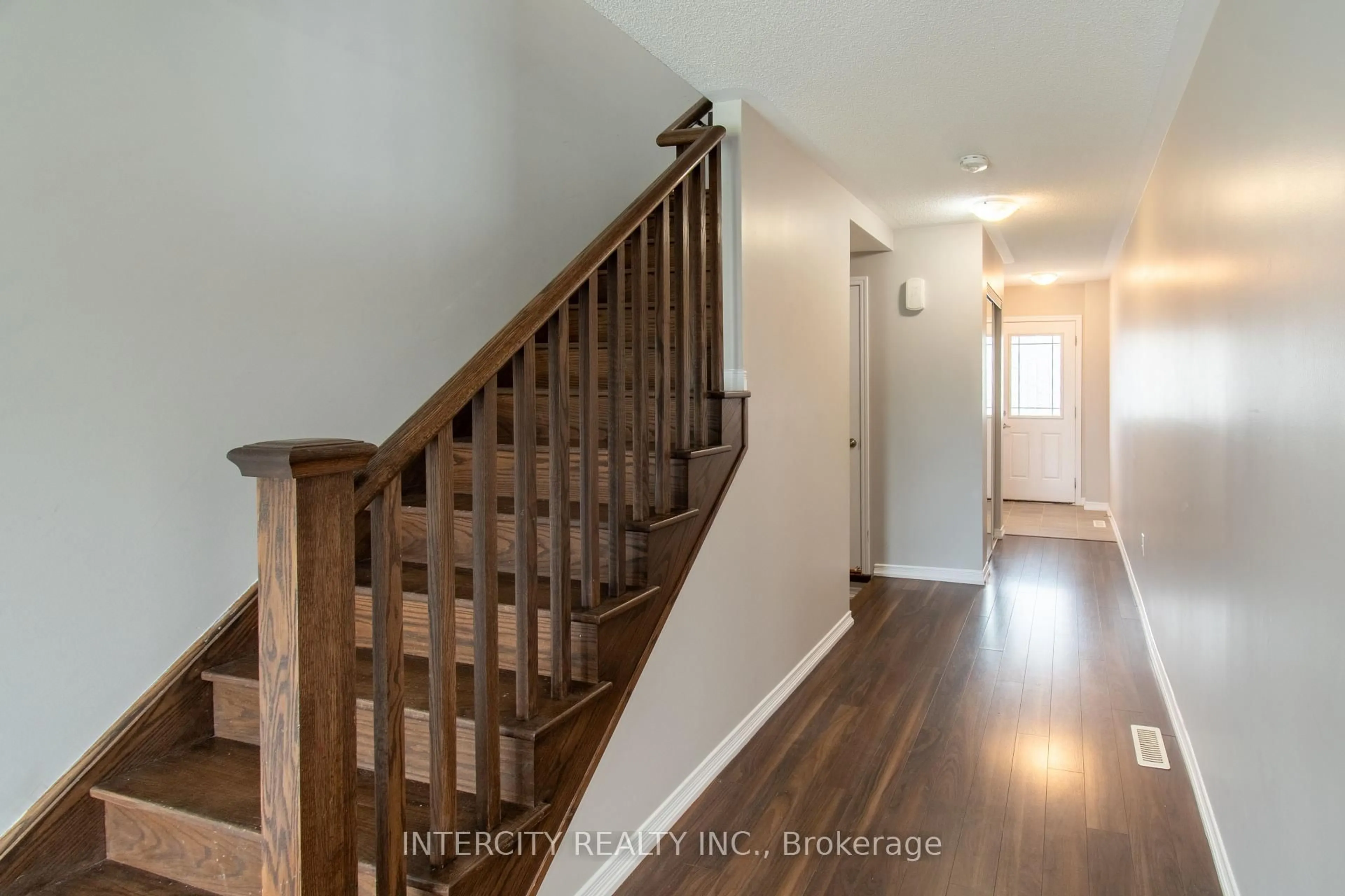 Indoor entryway for 191 Diana Dr, Orillia Ontario L3V 8J8
