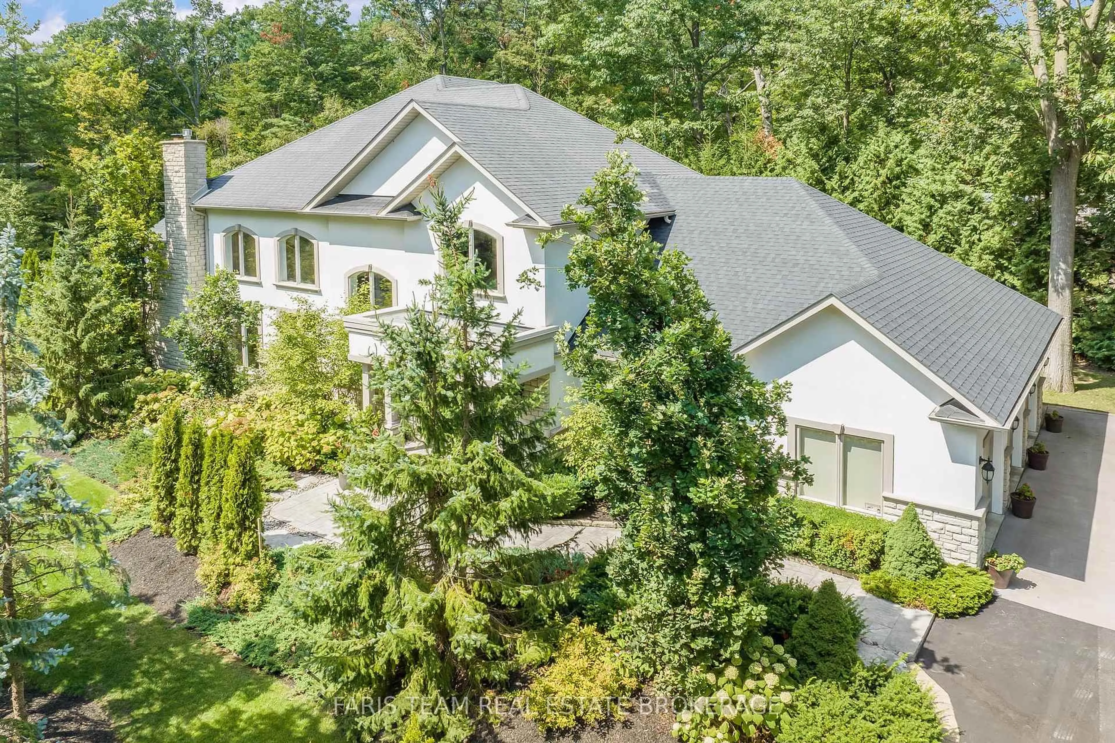 A pic from outside/outdoor area/front of a property/back of a property/a pic from drone, unknown for 6 Georgina Dr, Barrie Ontario L4M 1E9