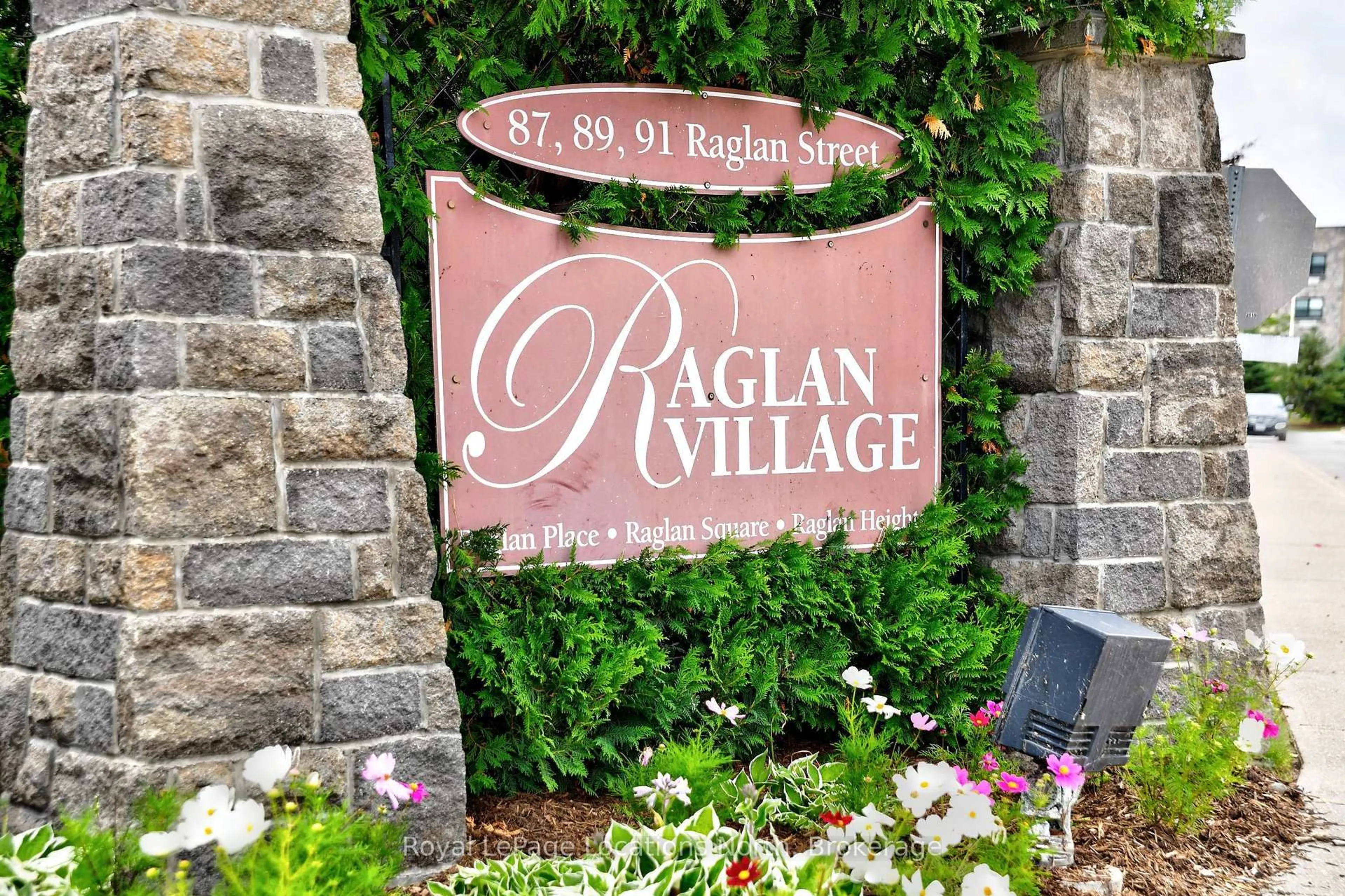 Indoor foyer for 91 Raglan St #306, Collingwood Ontario L9Y 0B2