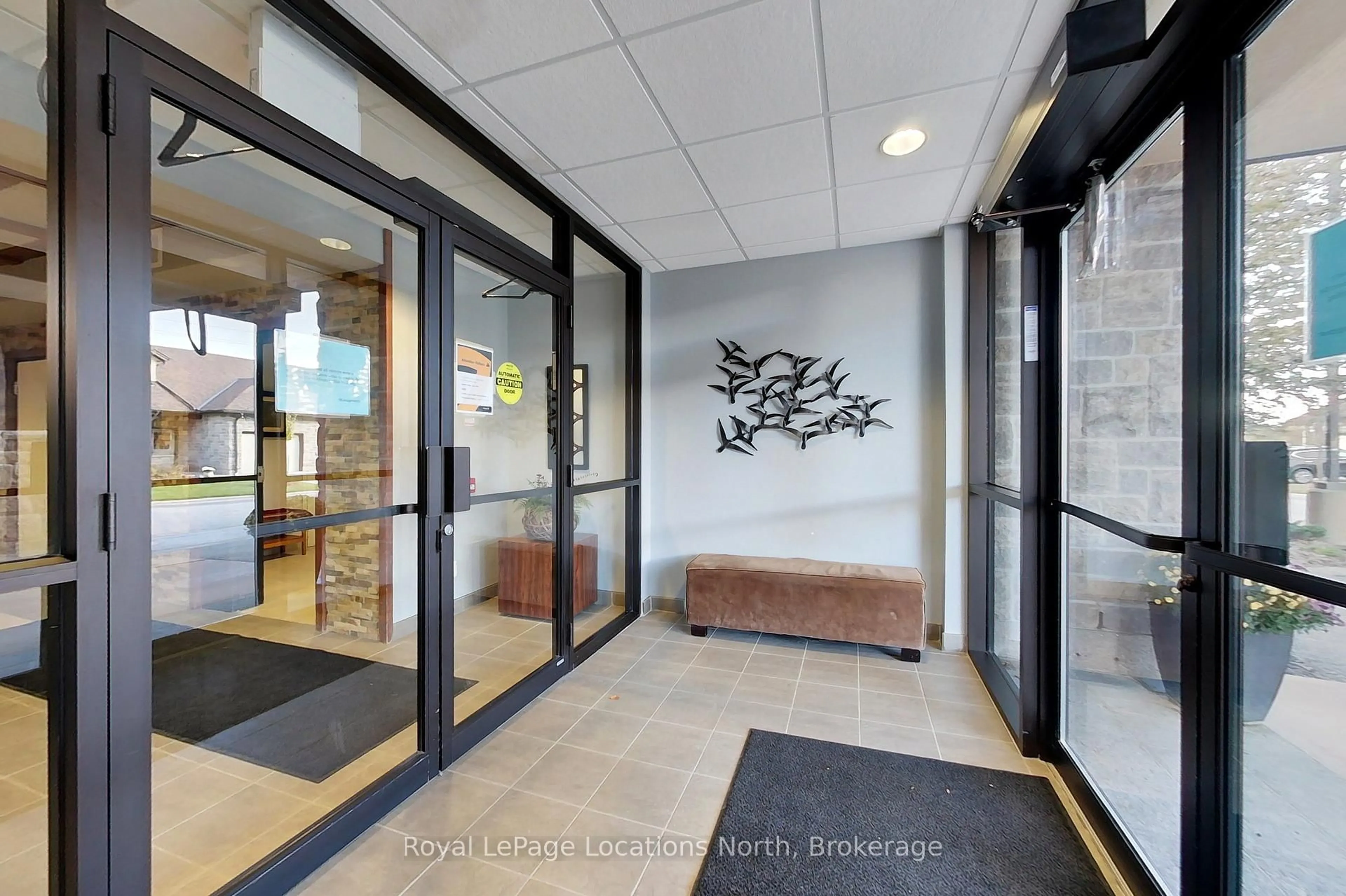 Indoor foyer for 91 Raglan St #306, Collingwood Ontario L9Y 0B2