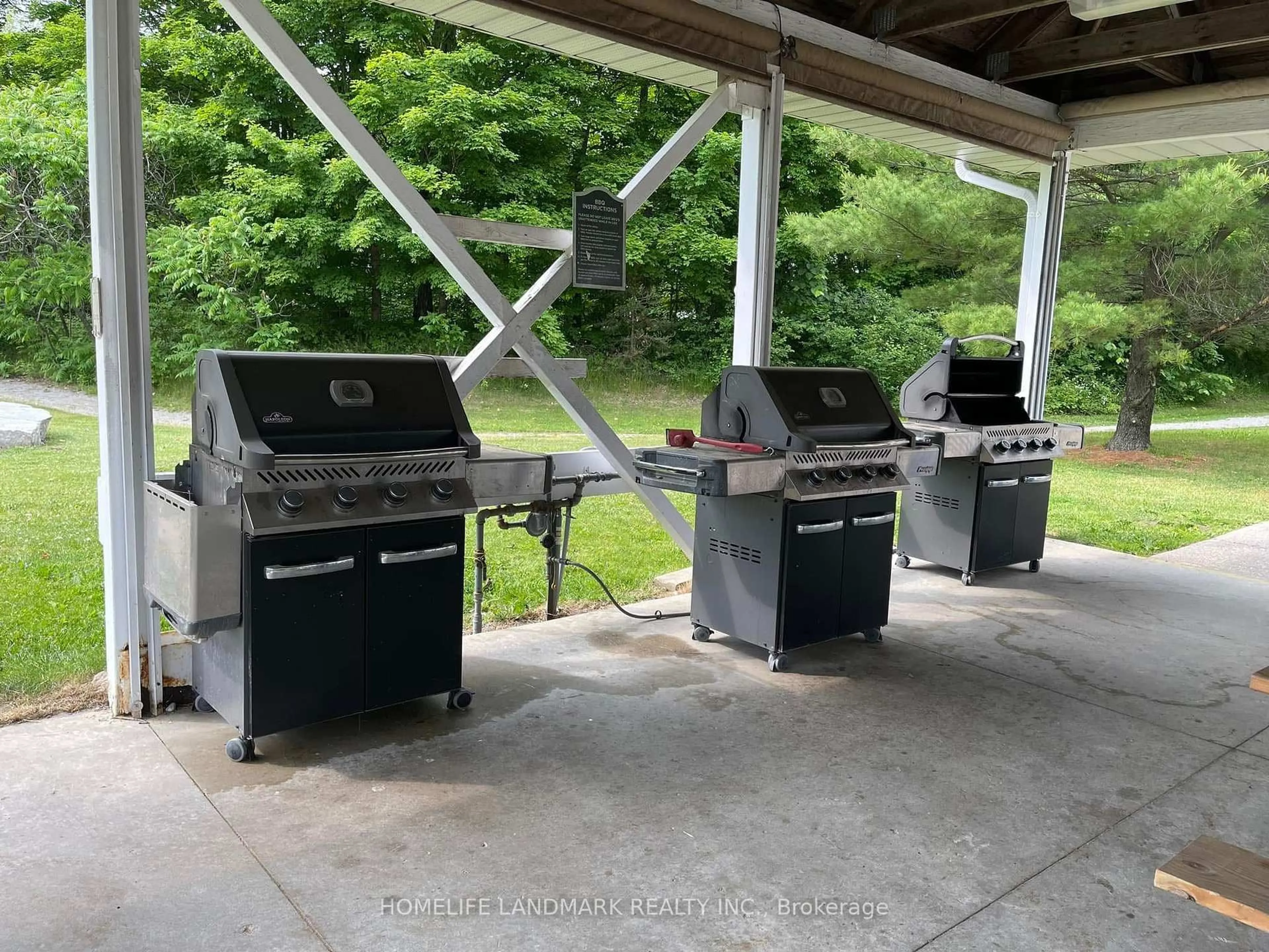 Standard kitchen, unknown for 90 Highland Dr #2076-77, Oro-Medonte Ontario L0L 2L0