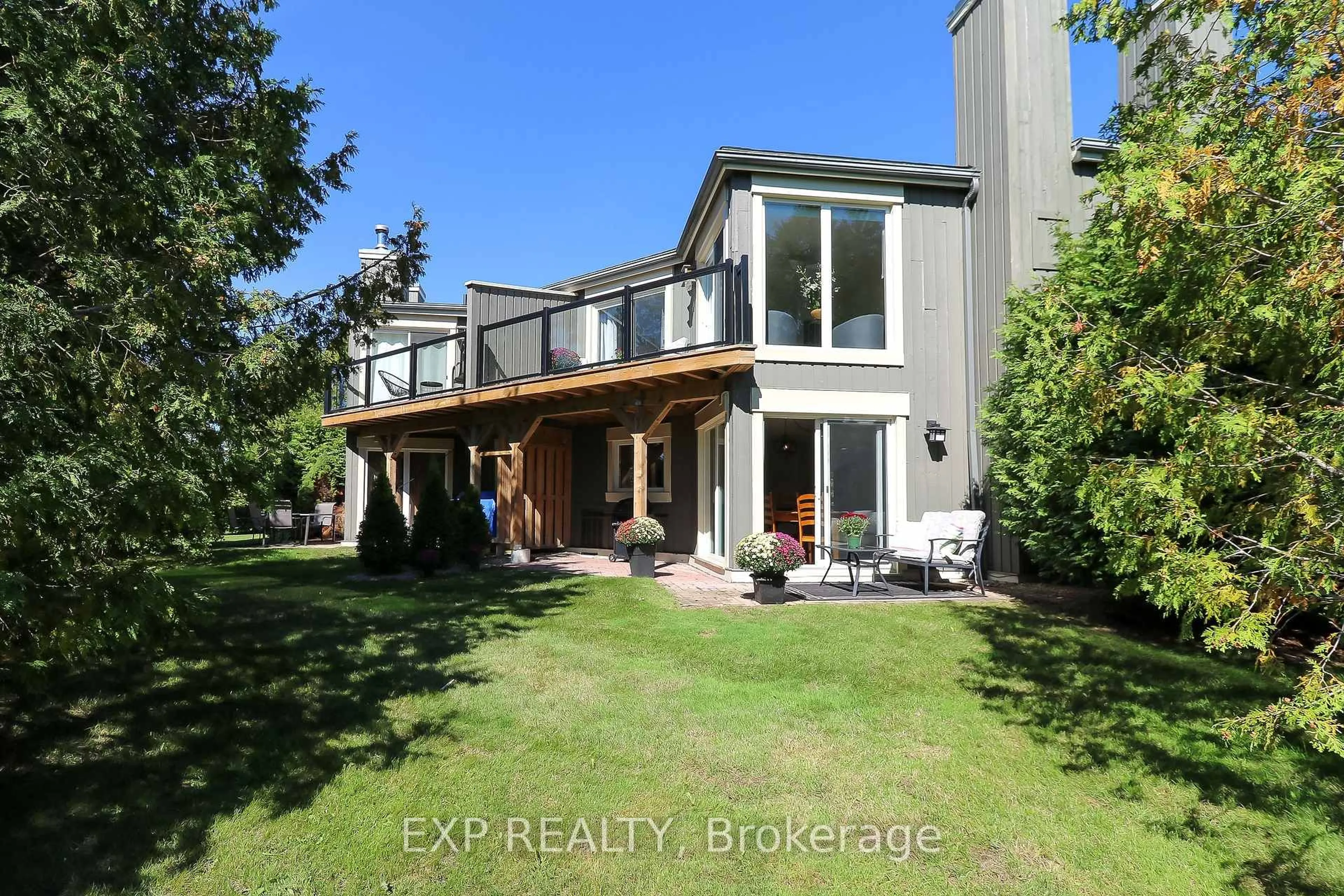 A pic from outside/outdoor area/front of a property/back of a property/a pic from drone, unknown for 133 Fairway Cres #38, Collingwood Ontario L9Y 5B4