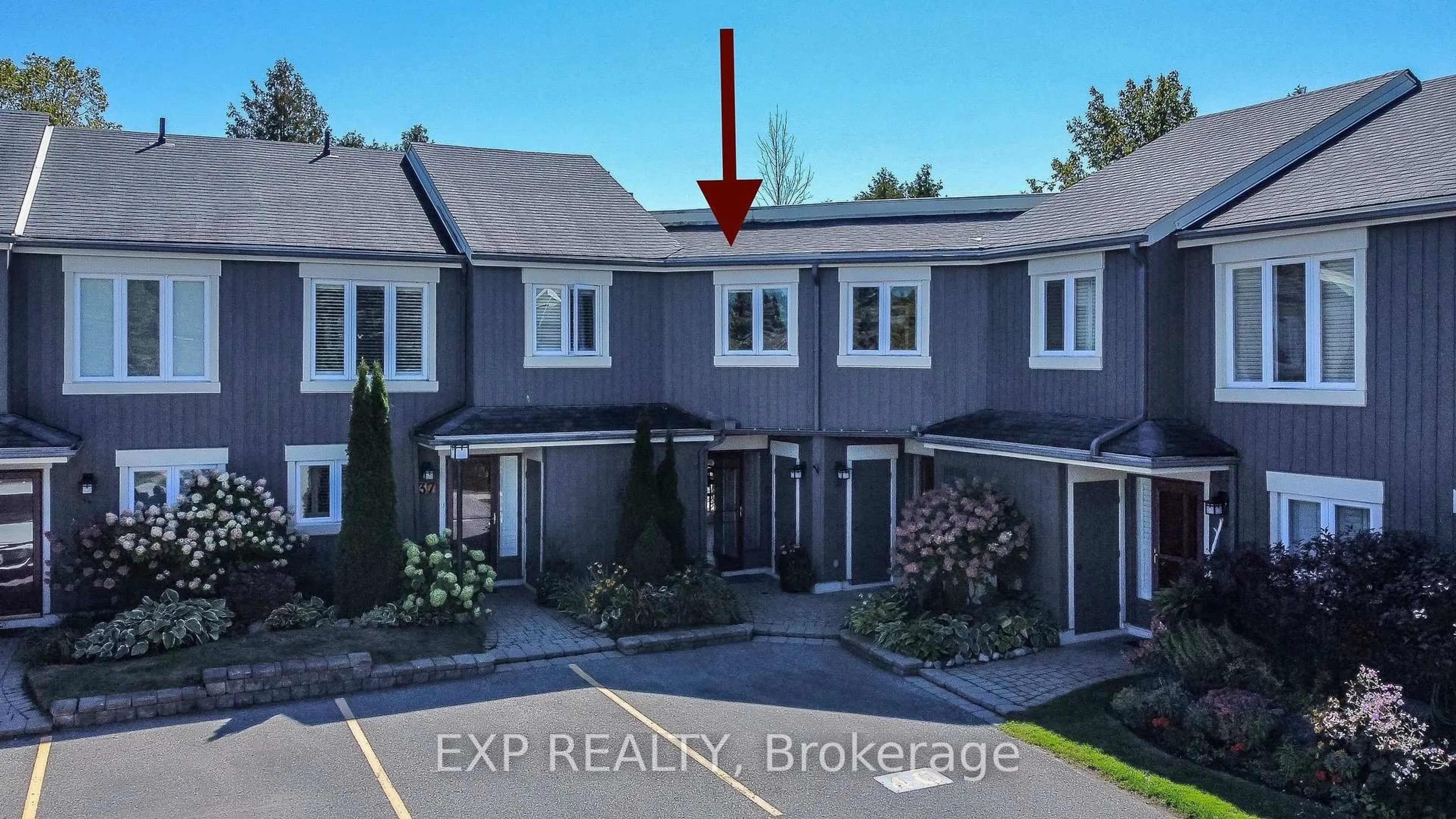 A pic from outside/outdoor area/front of a property/back of a property/a pic from drone, street for 133 Fairway Cres #38, Collingwood Ontario L9Y 5B4