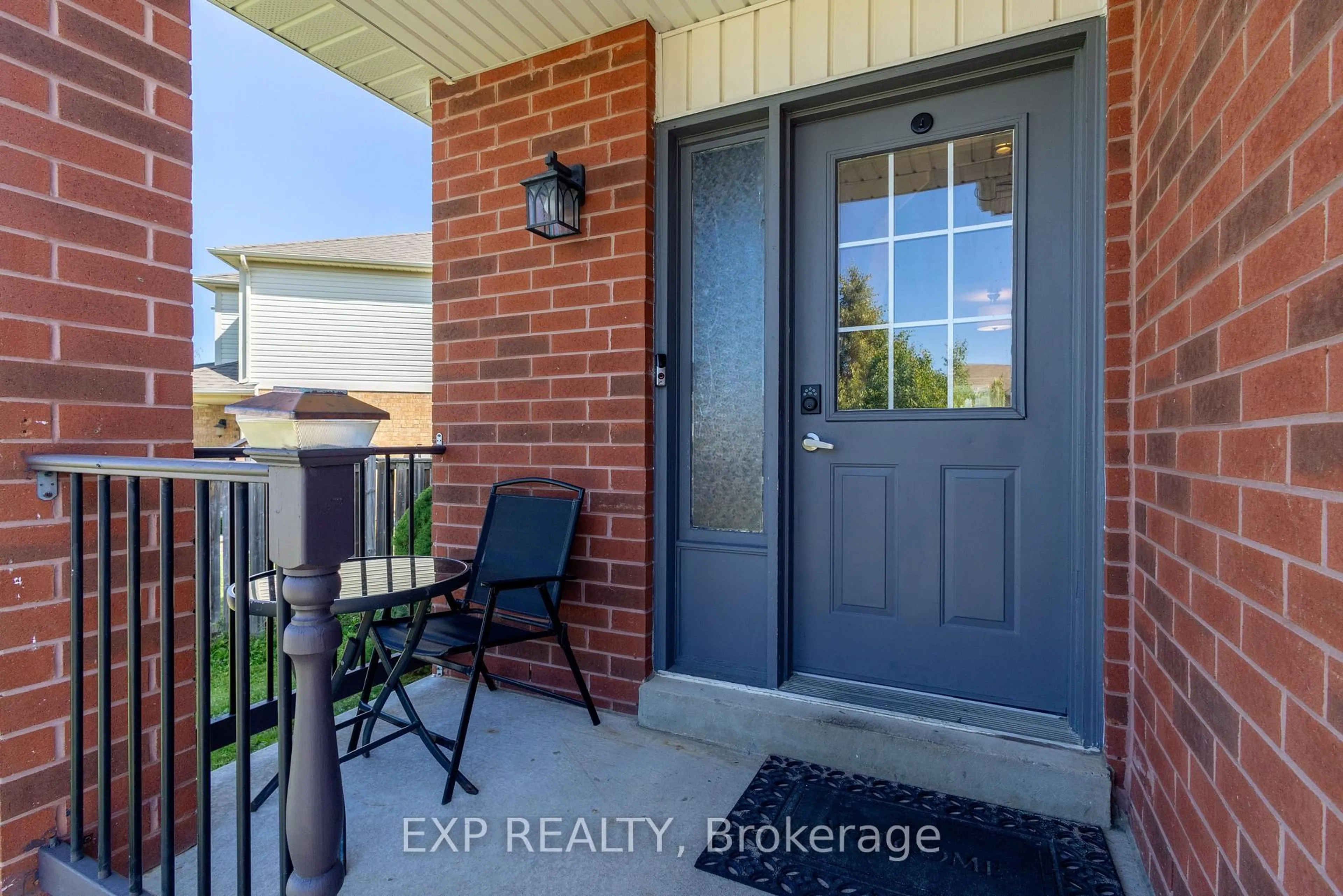Indoor entryway for 192 Pickett Cres, Barrie Ontario L4N 8C2