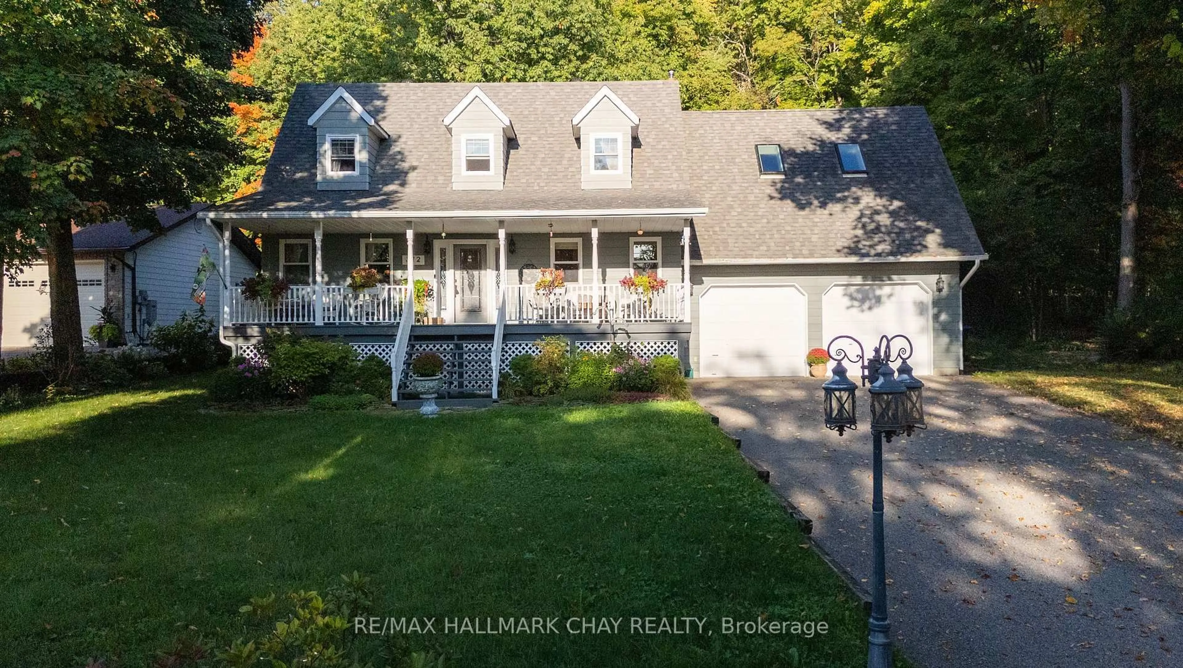 A pic from outside/outdoor area/front of a property/back of a property/a pic from drone, water/lake/river/ocean view for 372 Lakewood Dr, Midland Ontario L4R 5H5