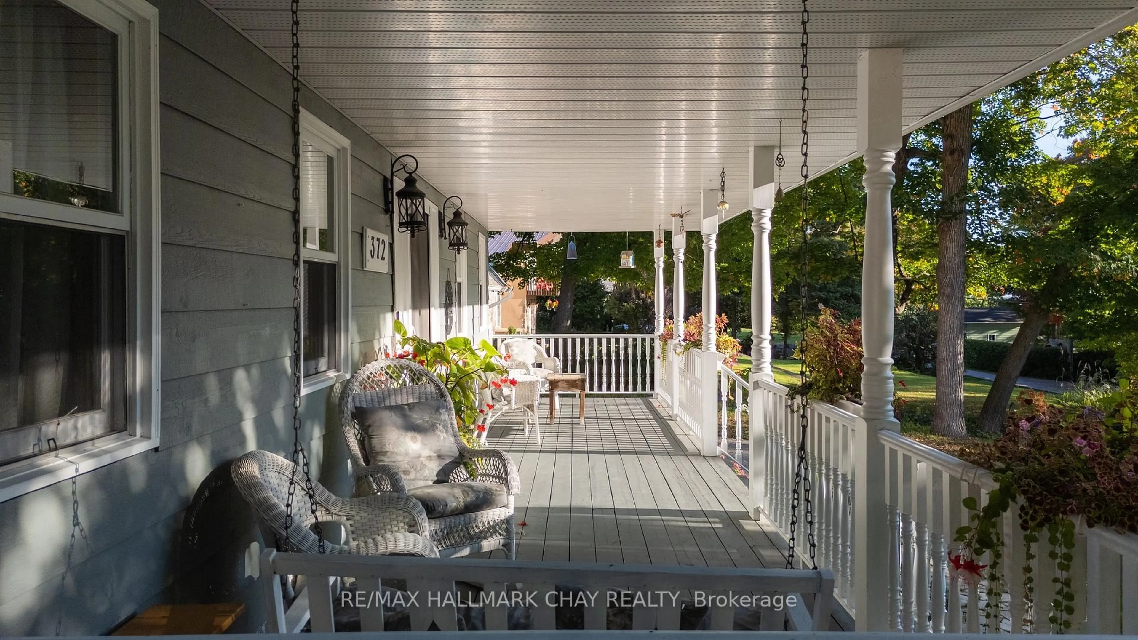 Patio, street for 372 Lakewood Dr, Midland Ontario L4R 5H5
