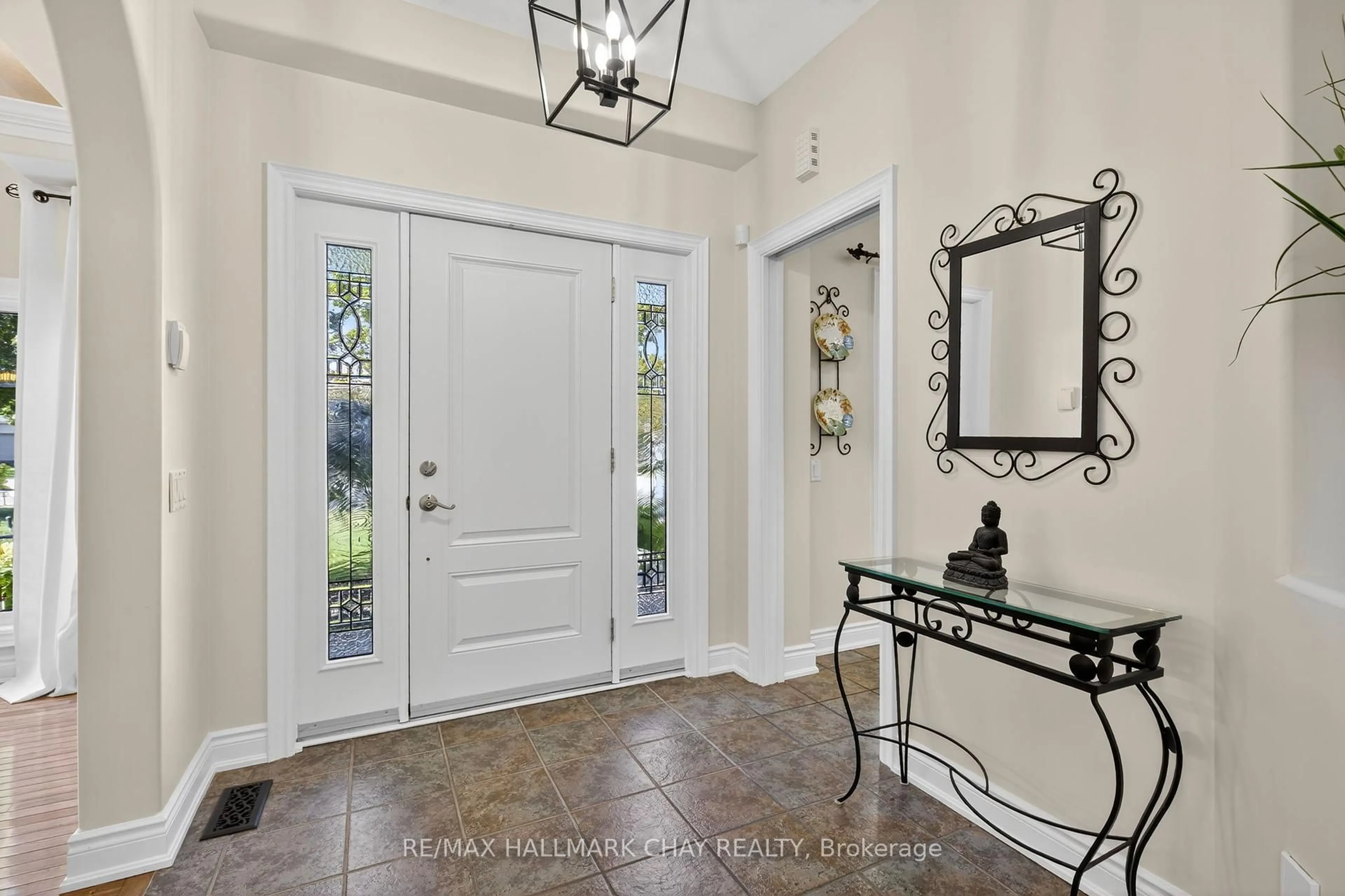 Indoor entryway for 7 Porcupine Circ, Barrie Ontario L4N 7Z6