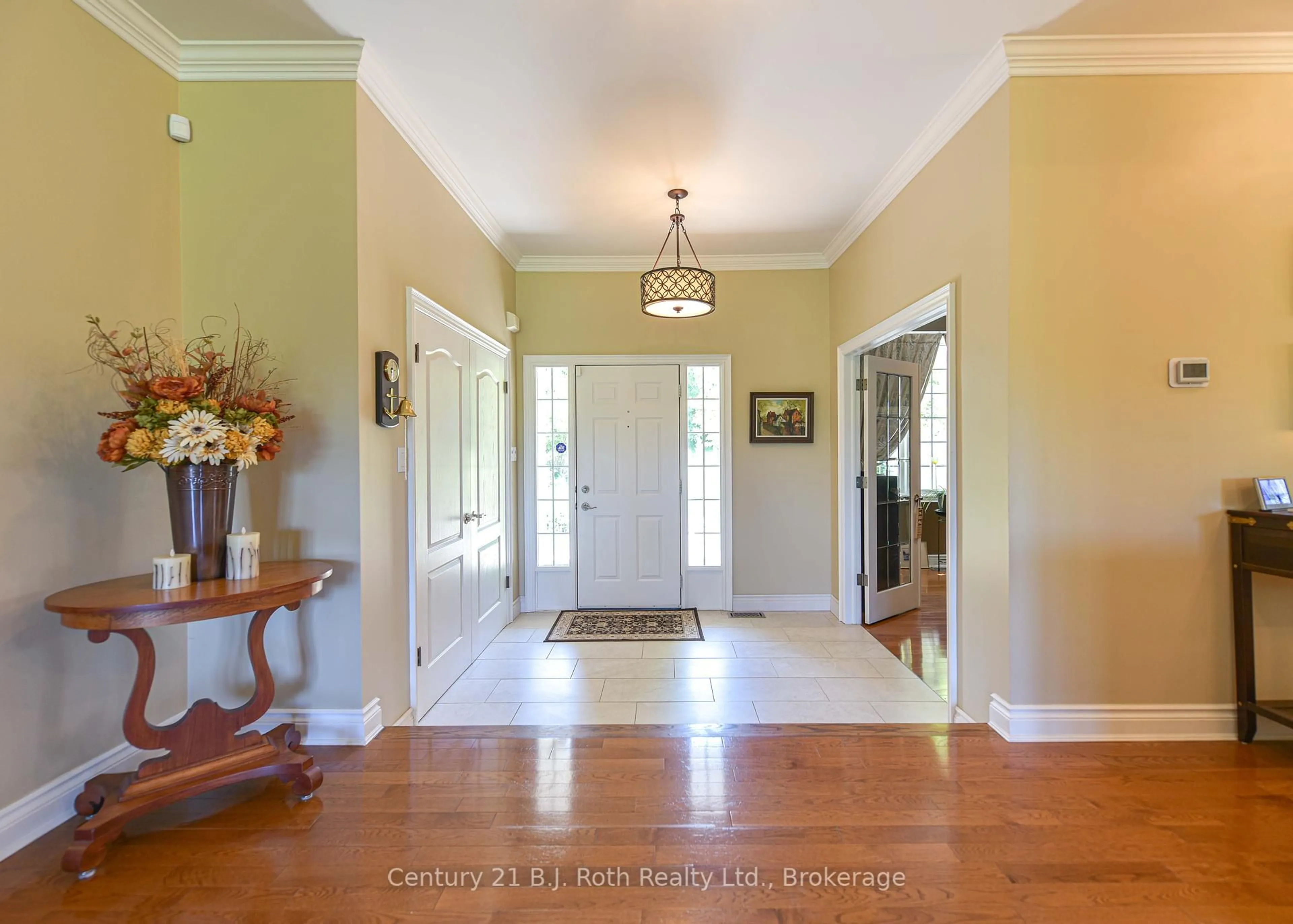Indoor entryway for 1273 Hawk Ridge Cres, Severn Ontario L3V 0Y6
