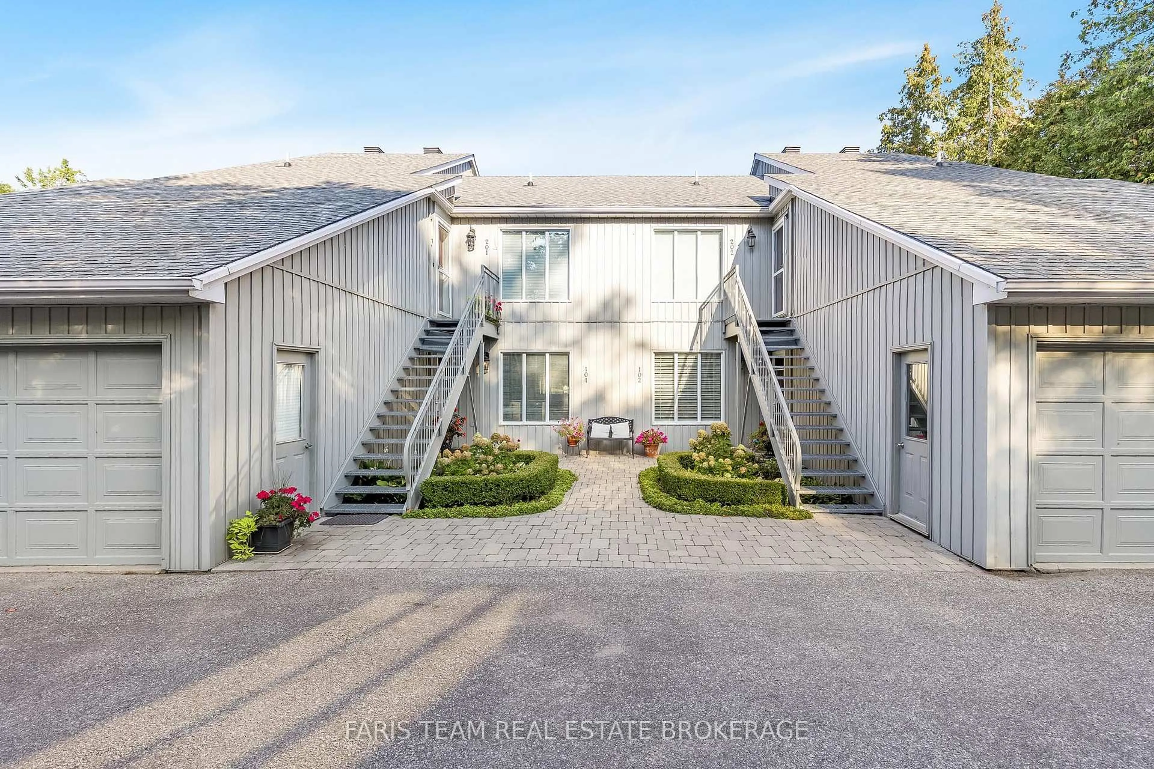 A pic from outside/outdoor area/front of a property/back of a property/a pic from drone, unknown for 260 Cedarmere Rd #101, Orillia Ontario L3V 7H1