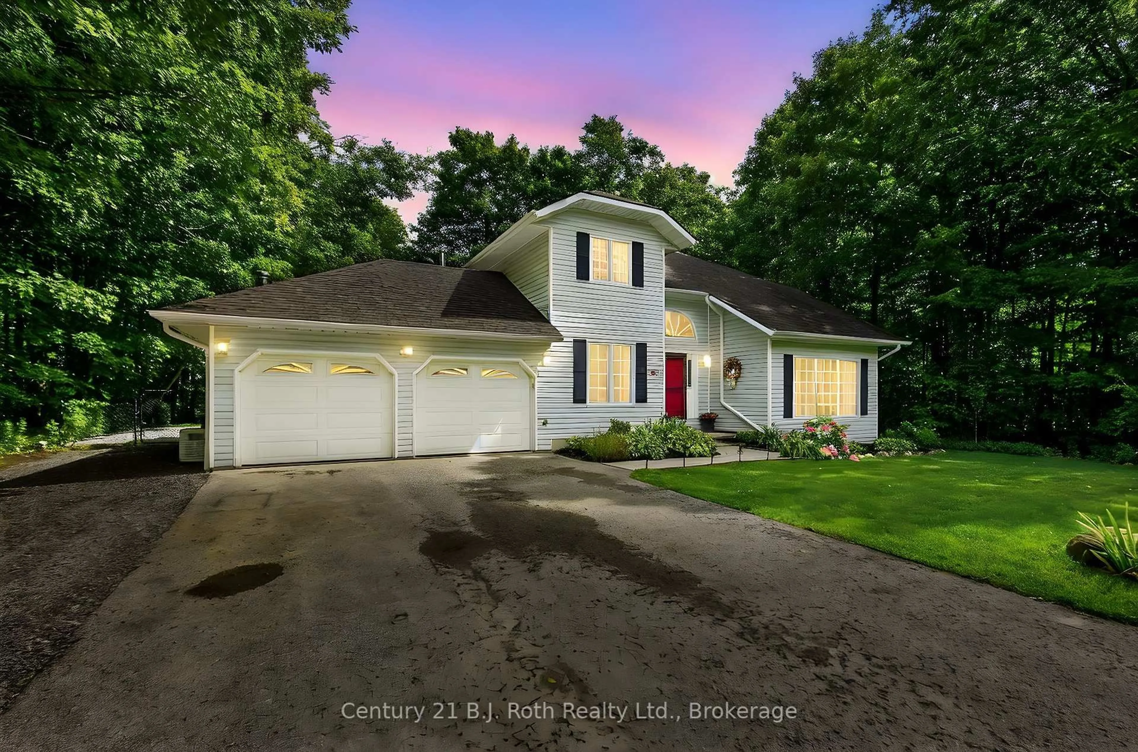 A pic from outside/outdoor area/front of a property/back of a property/a pic from drone, street for 83 Wozniak Rd, Penetanguishene Ontario L9M 1W6