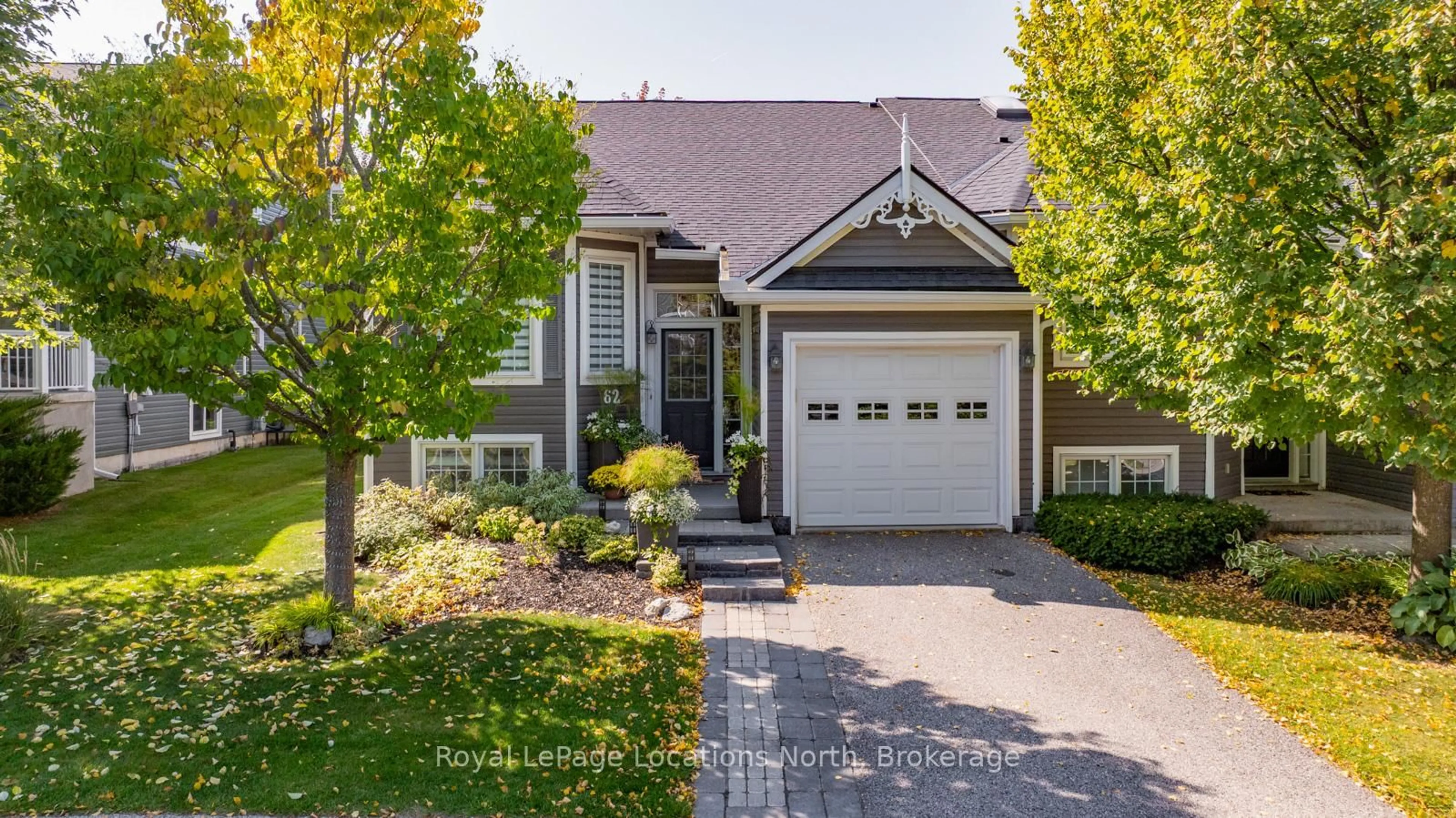 Home with vinyl exterior material, street for 62 Green Briar Dr, Collingwood Ontario L9Y 5J2