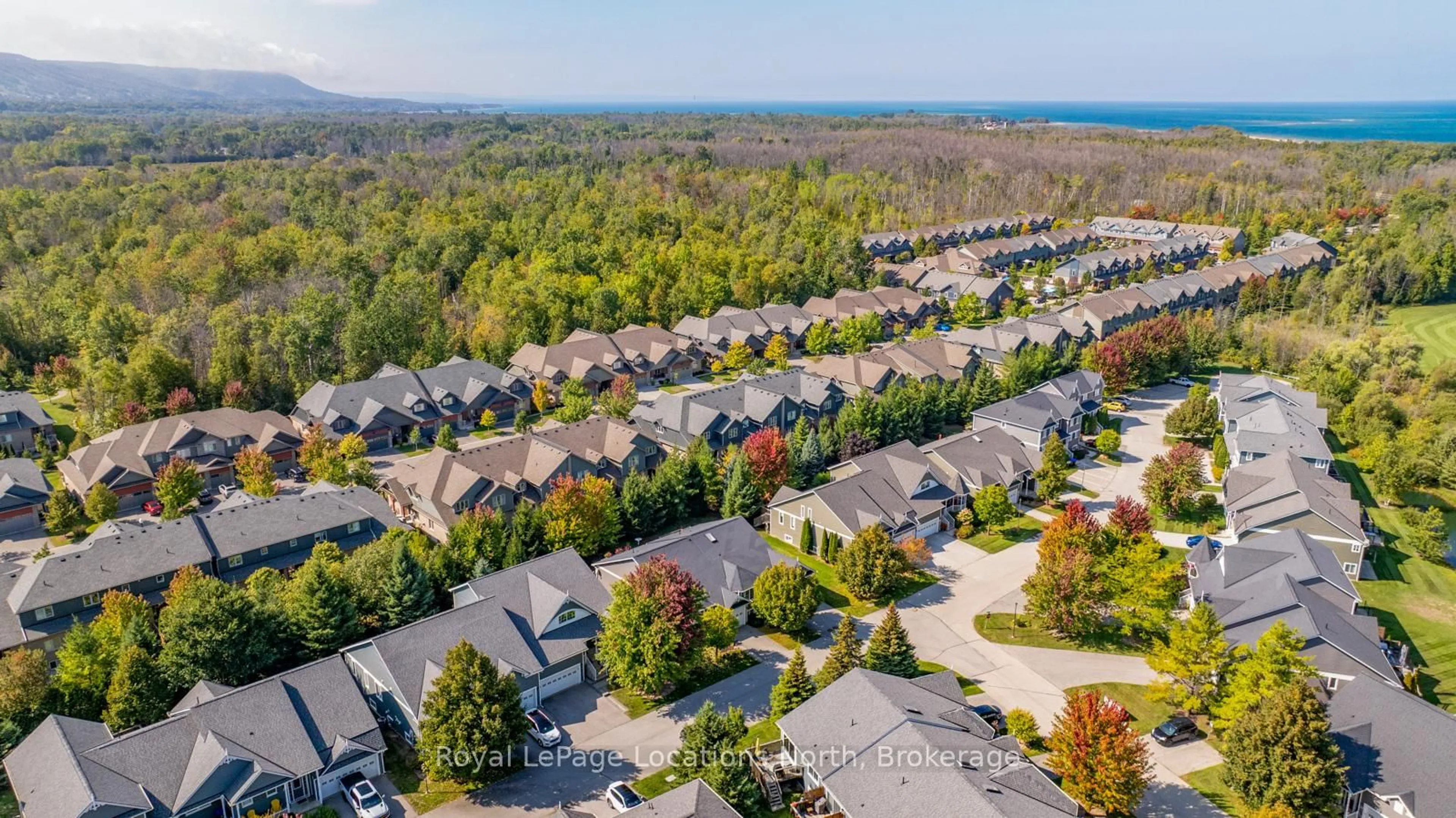 A pic from outside/outdoor area/front of a property/back of a property/a pic from drone, unknown for 62 Green Briar Dr, Collingwood Ontario L9Y 5J2