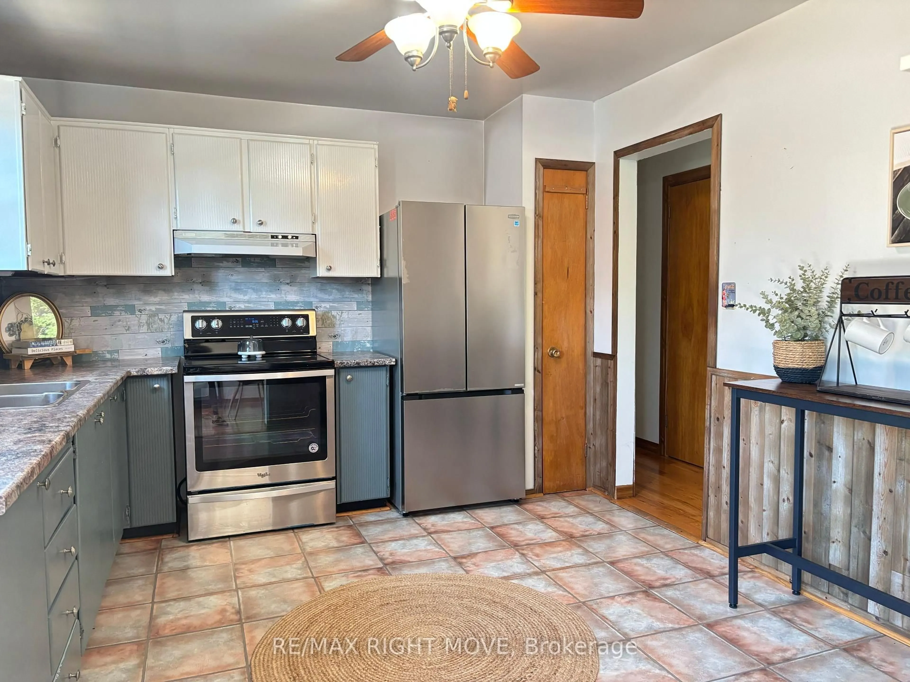 Standard kitchen, unknown for 427 Jamieson Dr, Orillia Ontario L3V 4Y6
