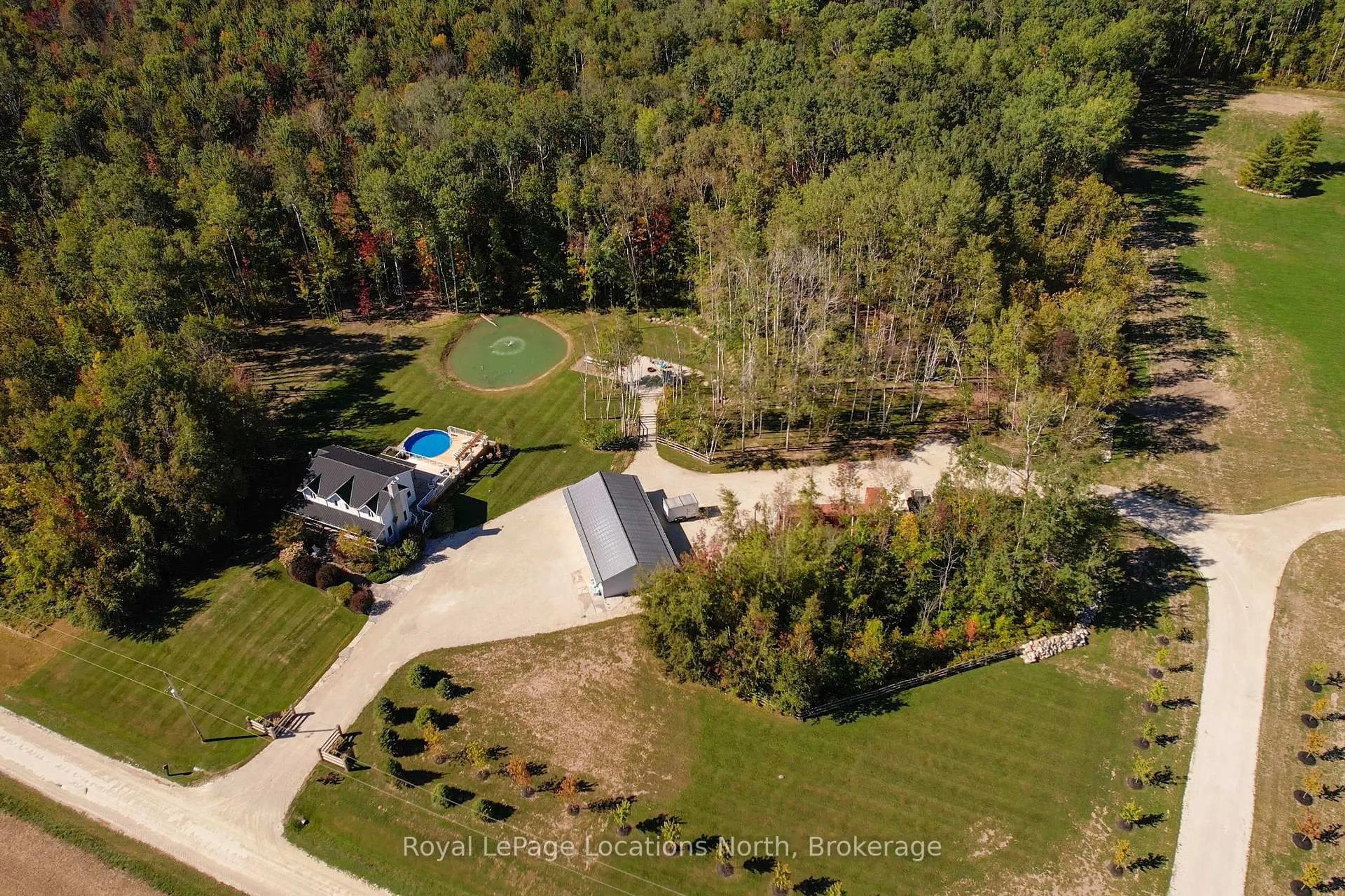 A pic from outside/outdoor area/front of a property/back of a property/a pic from drone, unknown for 1862 Sunnidale 6/7 Sdrd, Clearview Ontario L0M 1S0