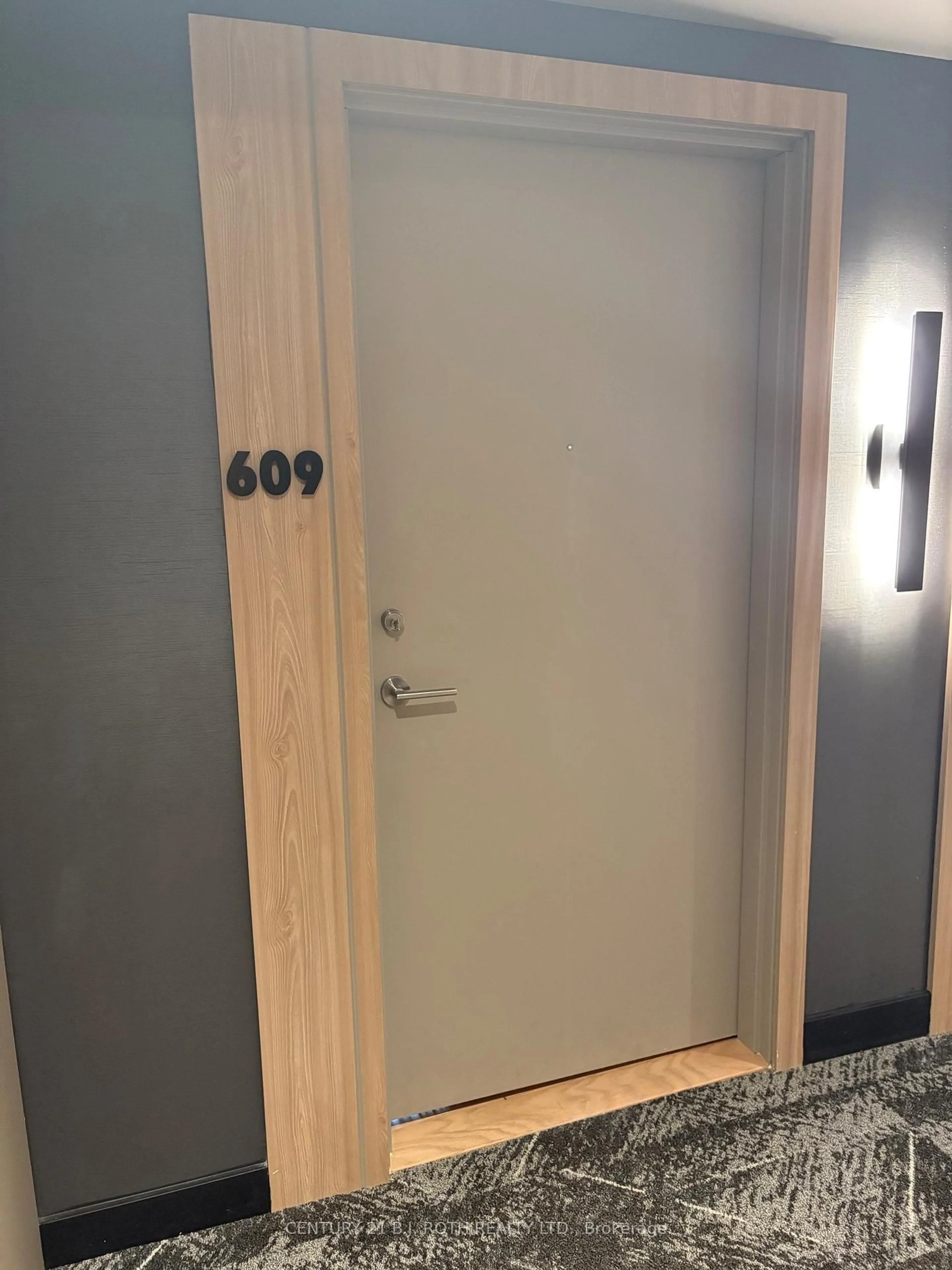 Indoor entryway for 185 Dunlop St #609, Barrie Ontario L4M 1B2