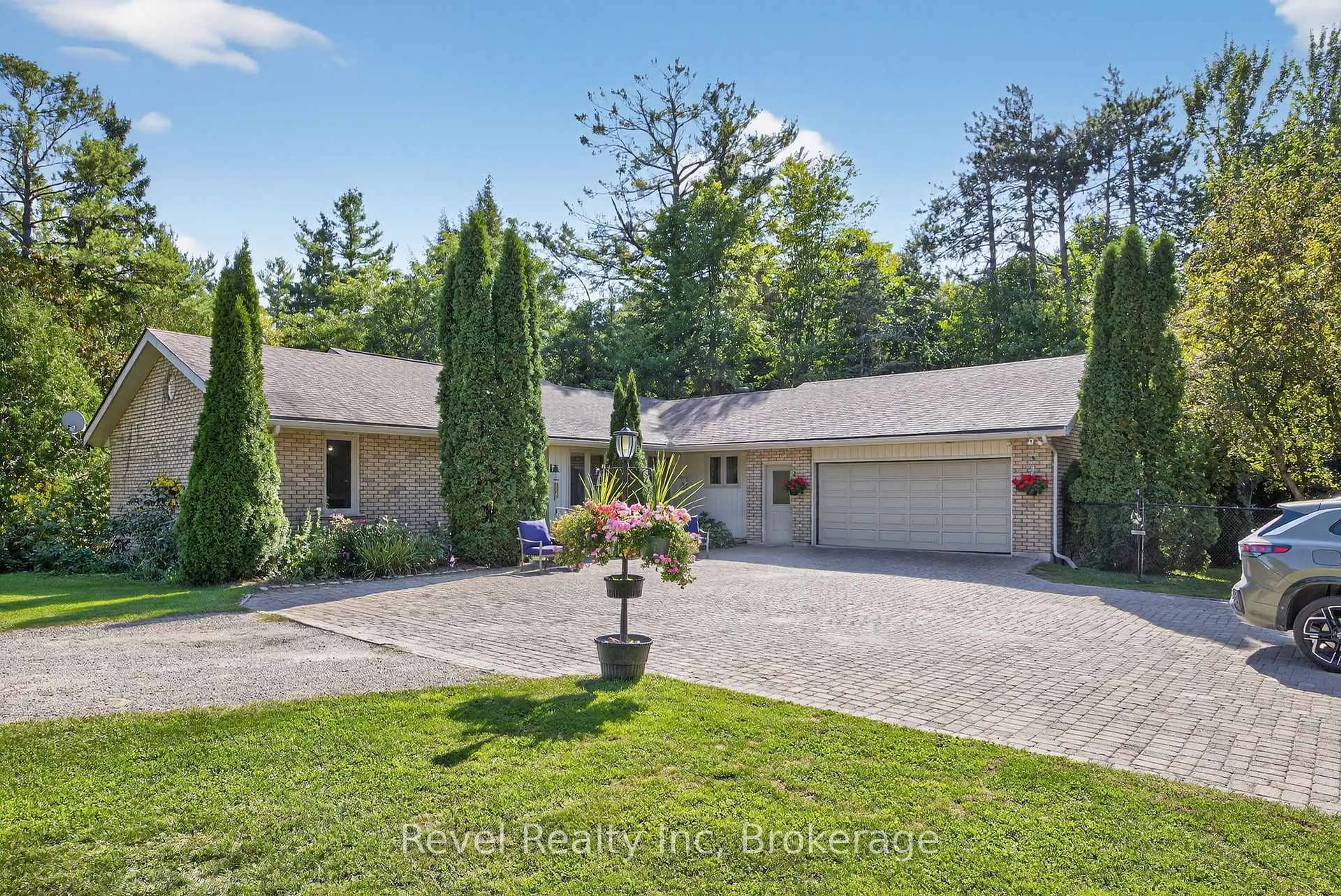 A pic from outside/outdoor area/front of a property/back of a property/a pic from drone, street for 7190 93 Highway, Tiny Ontario L0K 2E1