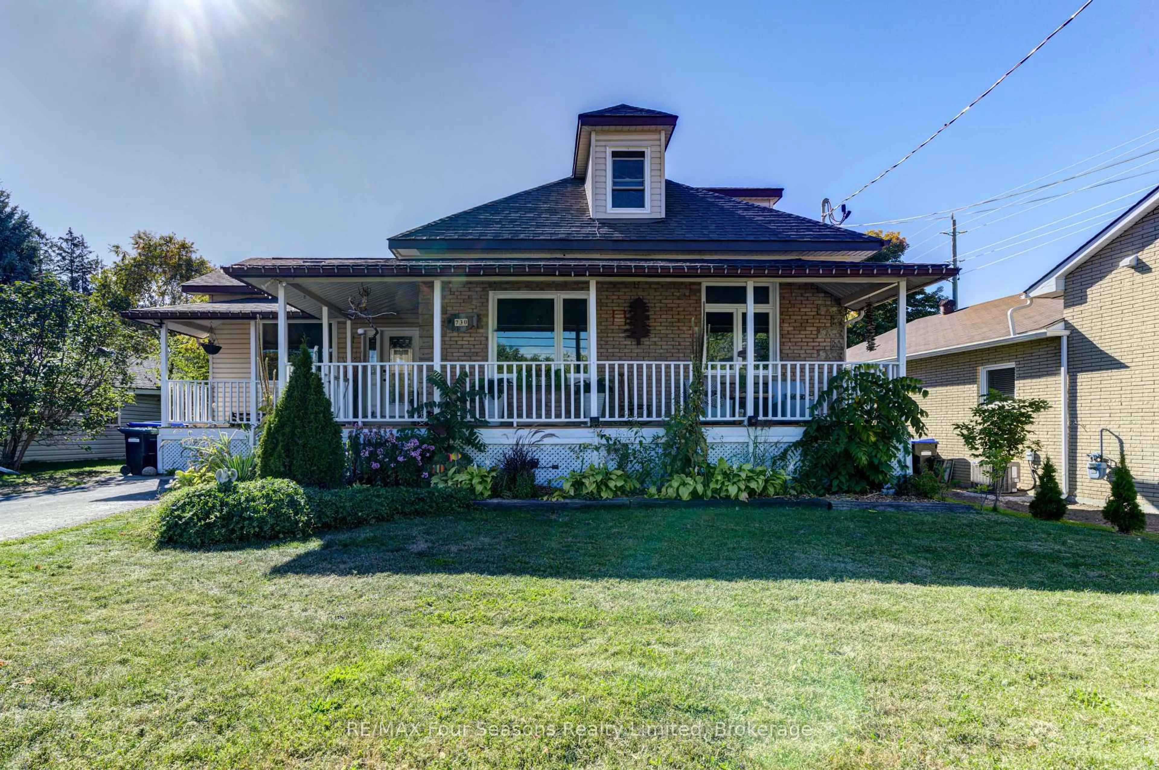 A pic from outside/outdoor area/front of a property/back of a property/a pic from drone, street for 730 Hurontario St, Collingwood Ontario L9Y 0G6