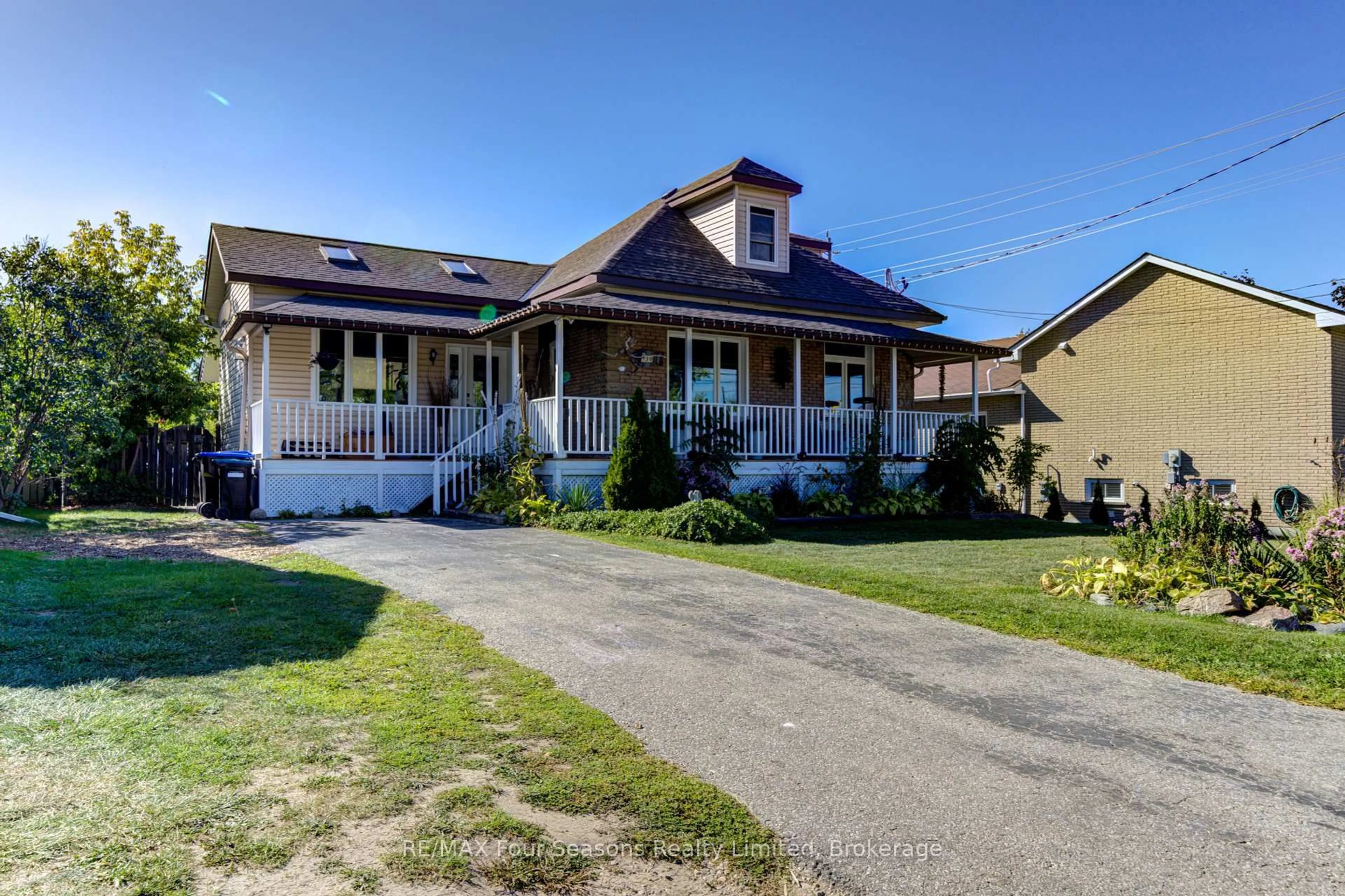 A pic from outside/outdoor area/front of a property/back of a property/a pic from drone, street for 730 Hurontario St, Collingwood Ontario L9Y 0G6