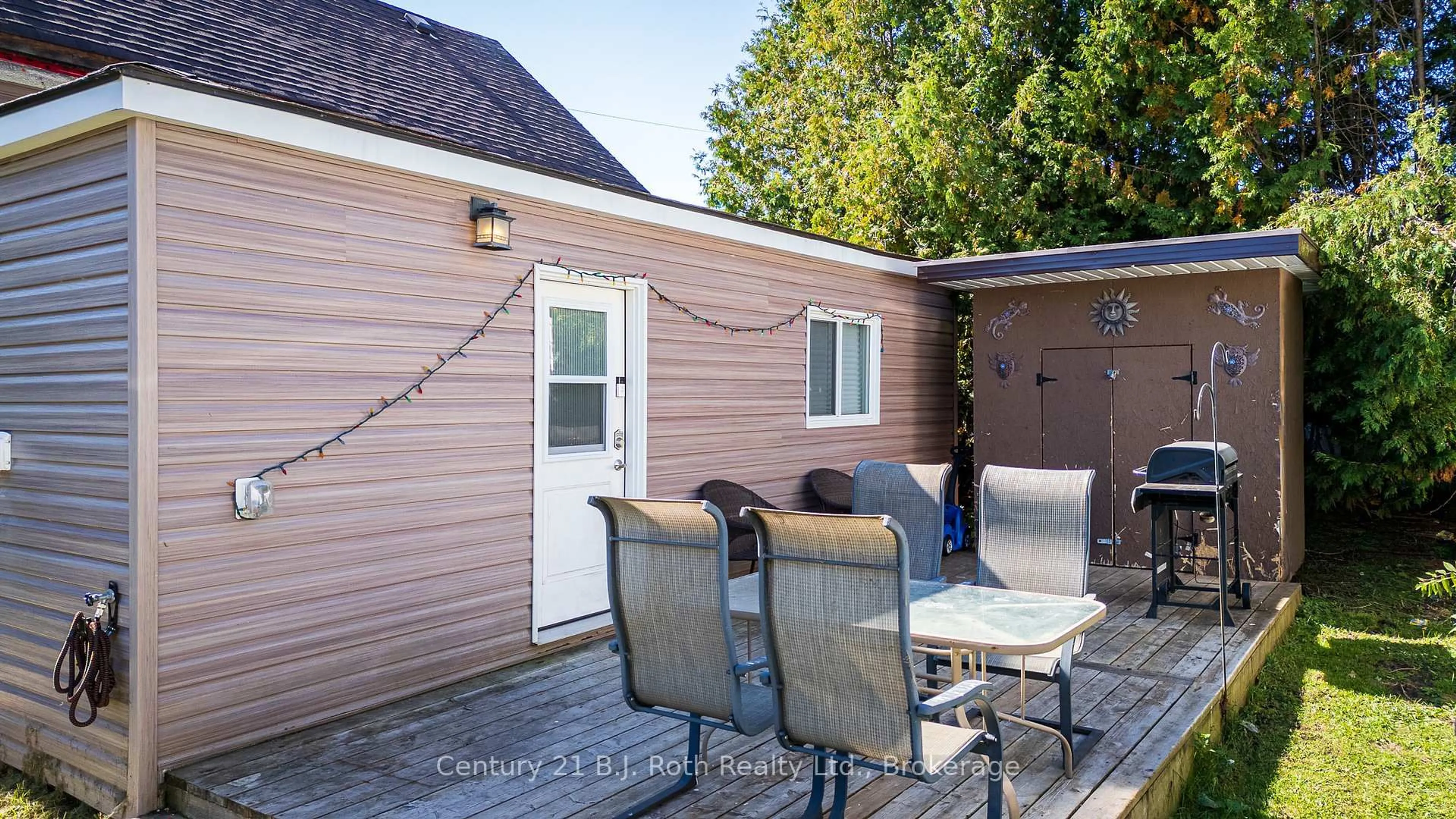 Patio, street for 528 Camilla St, Tay Ontario L0K 1R0