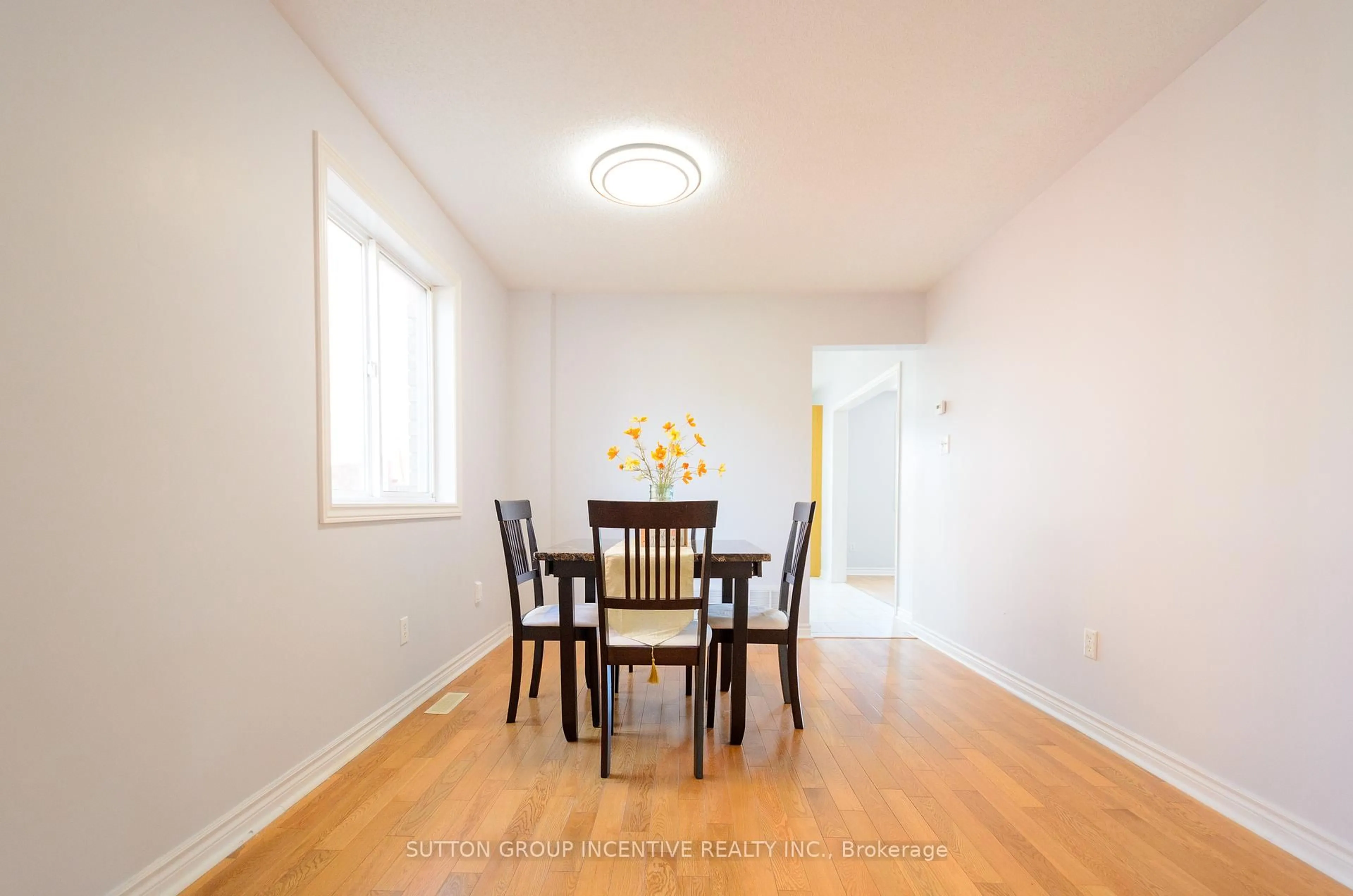 Dining room, wood/laminate floor for 5 BROWN WOOD Dr, Barrie Ontario L4M 6N4