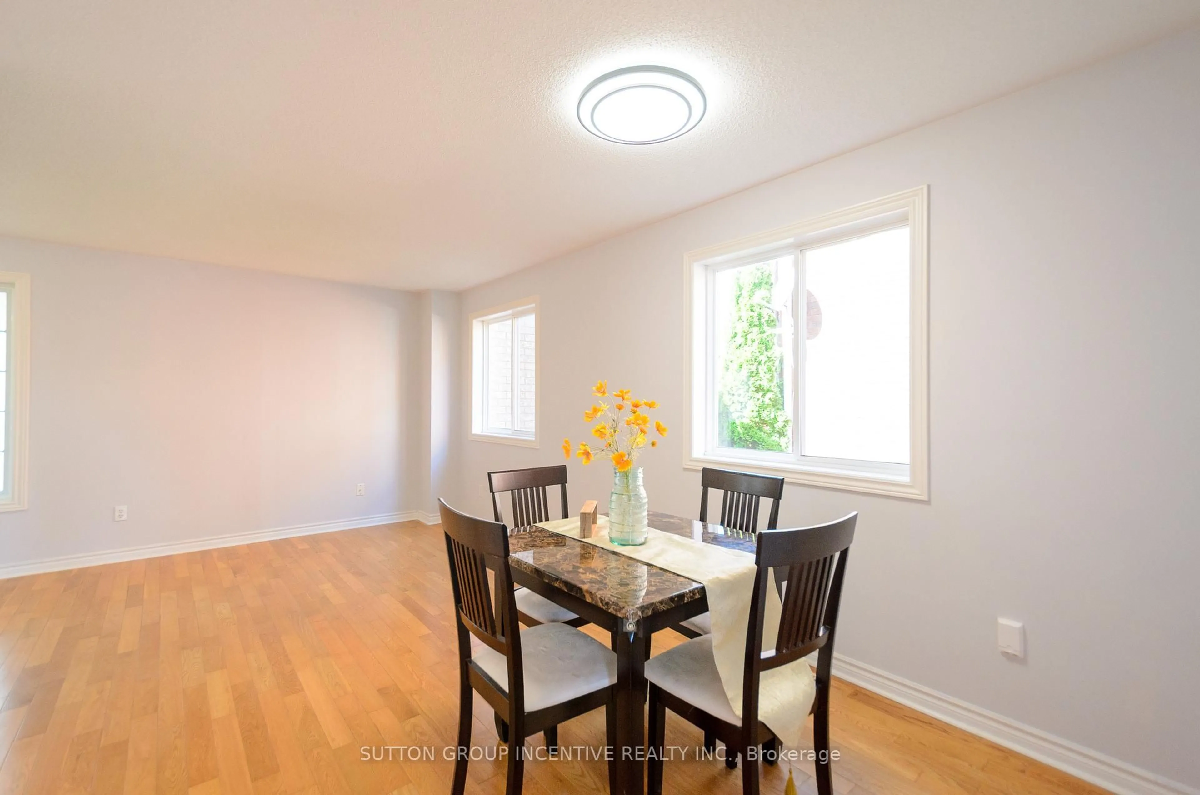 Dining room, wood/laminate floor for 5 BROWN WOOD Dr, Barrie Ontario L4M 6N4