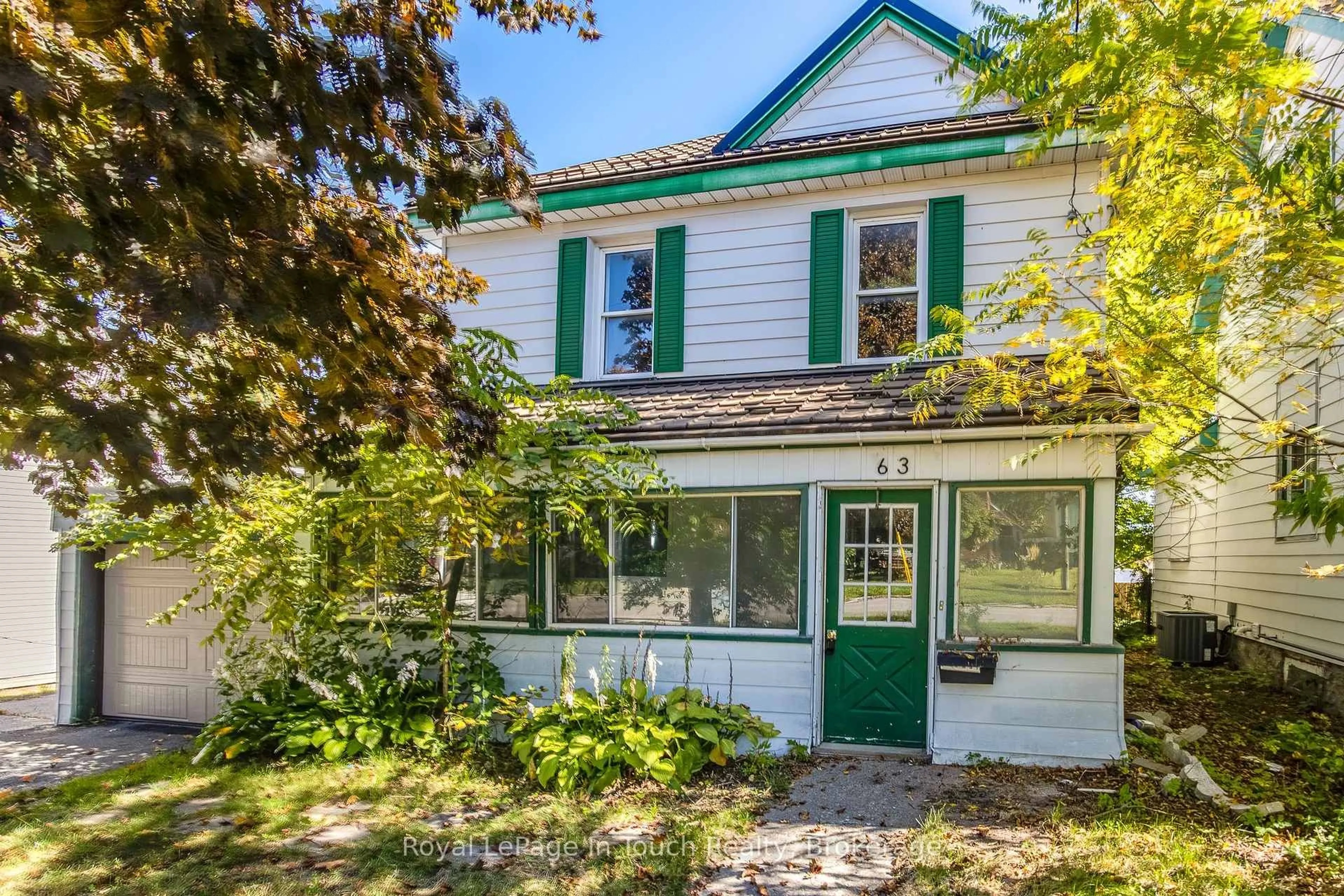 Home with vinyl exterior material, street for 63 Fifth St, Midland Ontario L4R 3V4