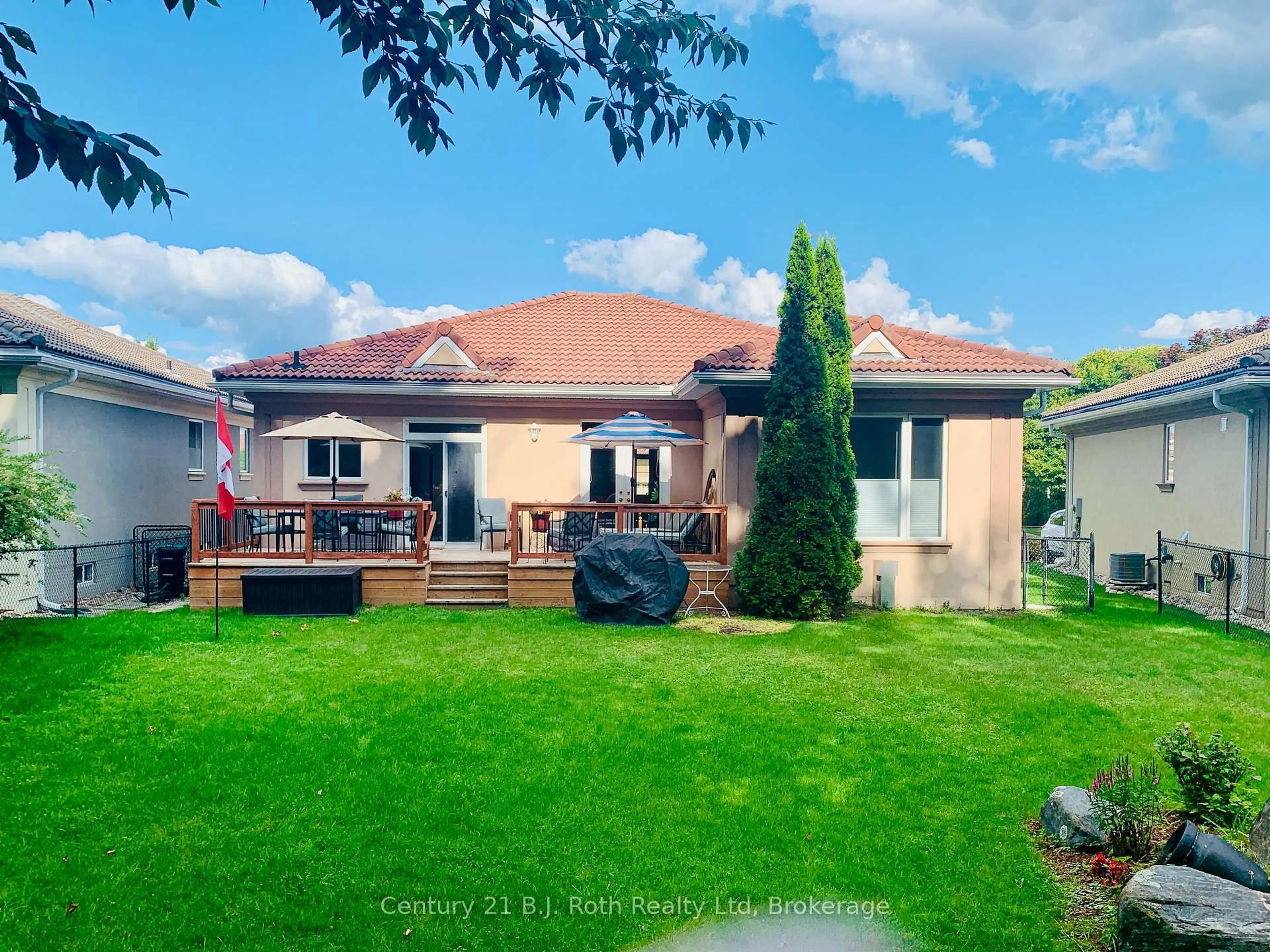A pic from outside/outdoor area/front of a property/back of a property/a pic from drone, street for 502 Aberdeen Blvd, Midland Ontario L4R 5L9
