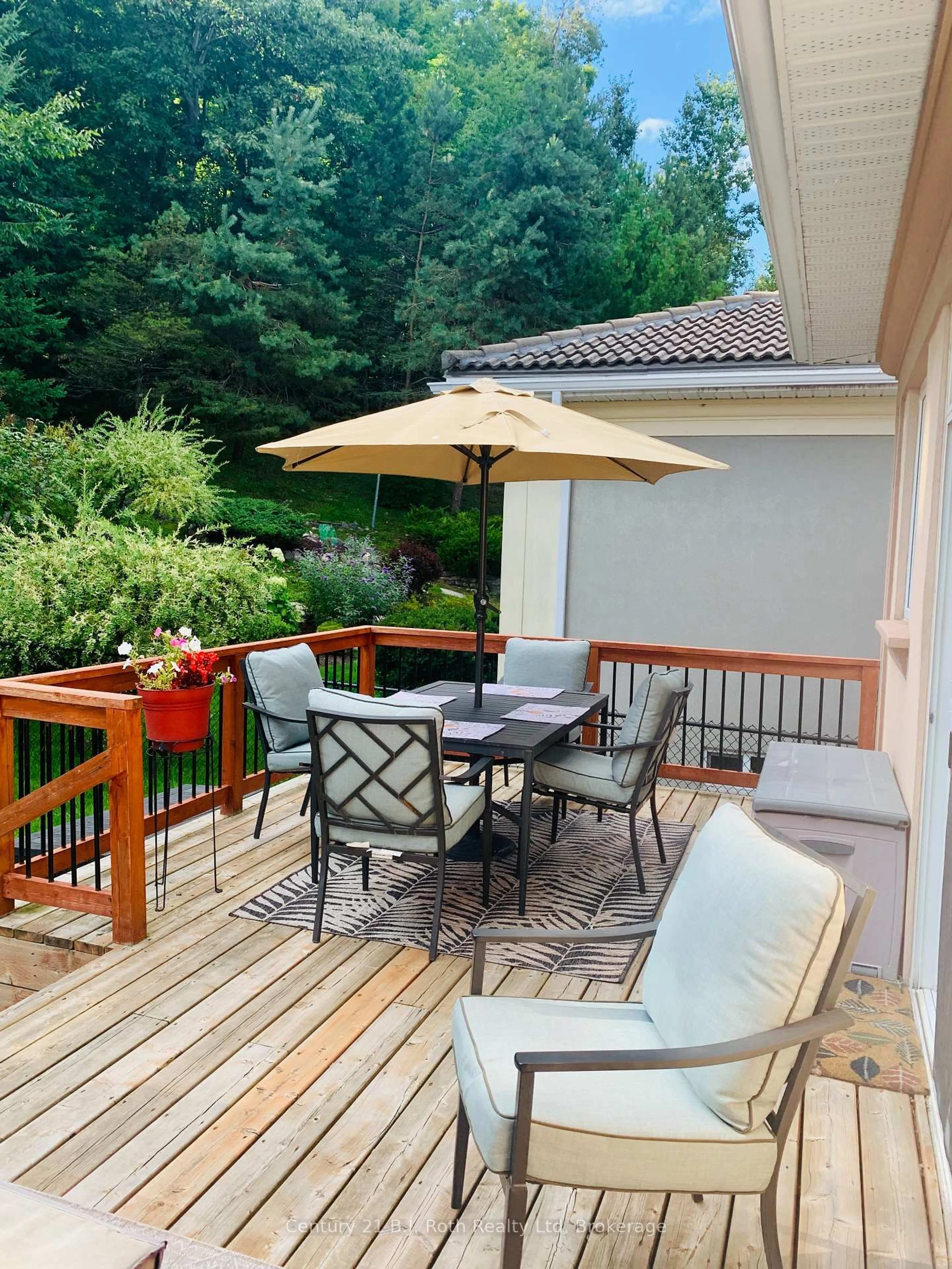Patio, street for 502 Aberdeen Blvd, Midland Ontario L4R 5L9